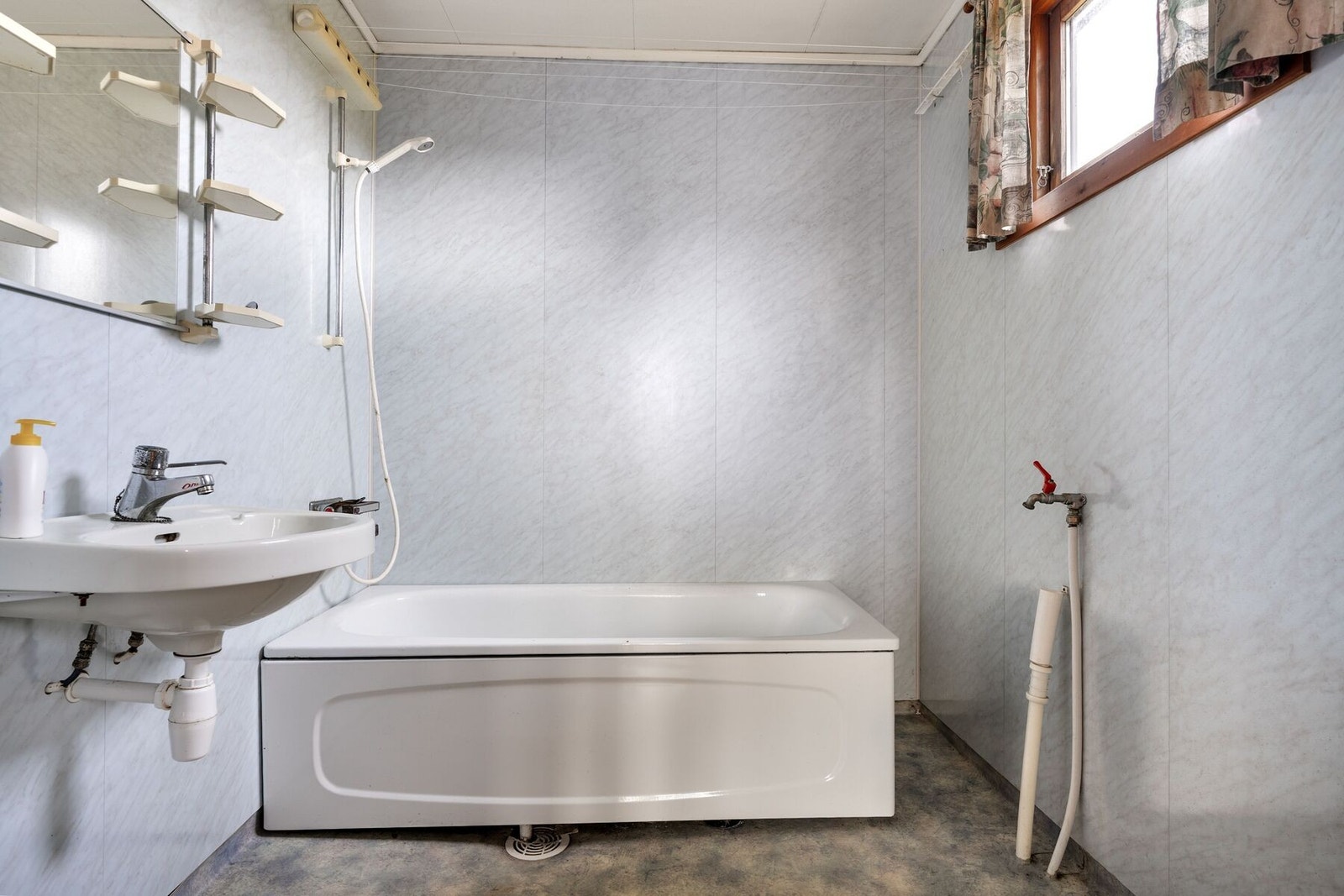 1. etasje - Bad/vaskerom Galleribilde