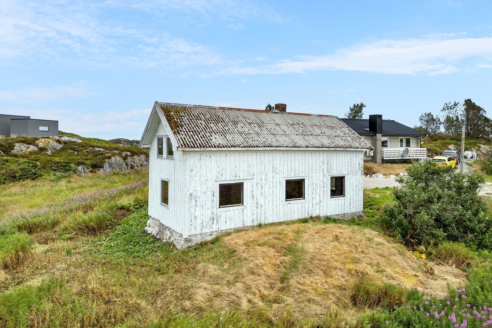 Boligen er av eldre stand og det må påregnes renovering og oppussing Galleribilde