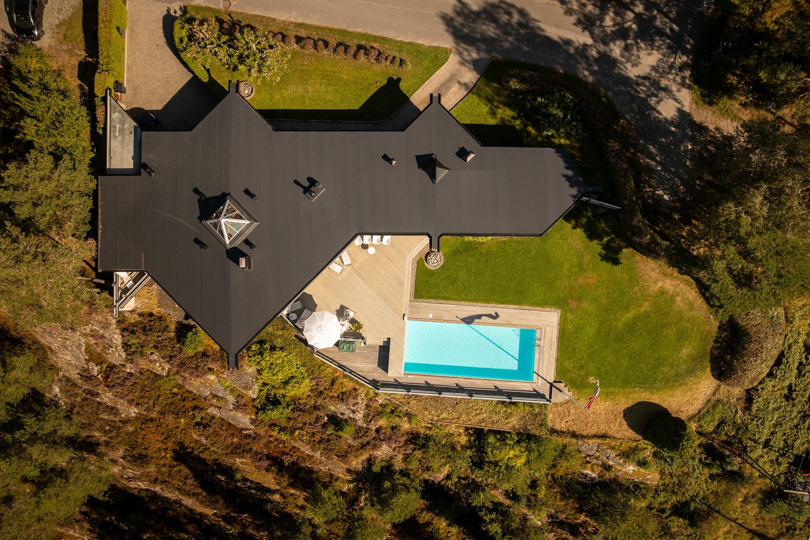 Her bor du innerst i en stille blindvei ved populære Ingierkollen, Galleribilde