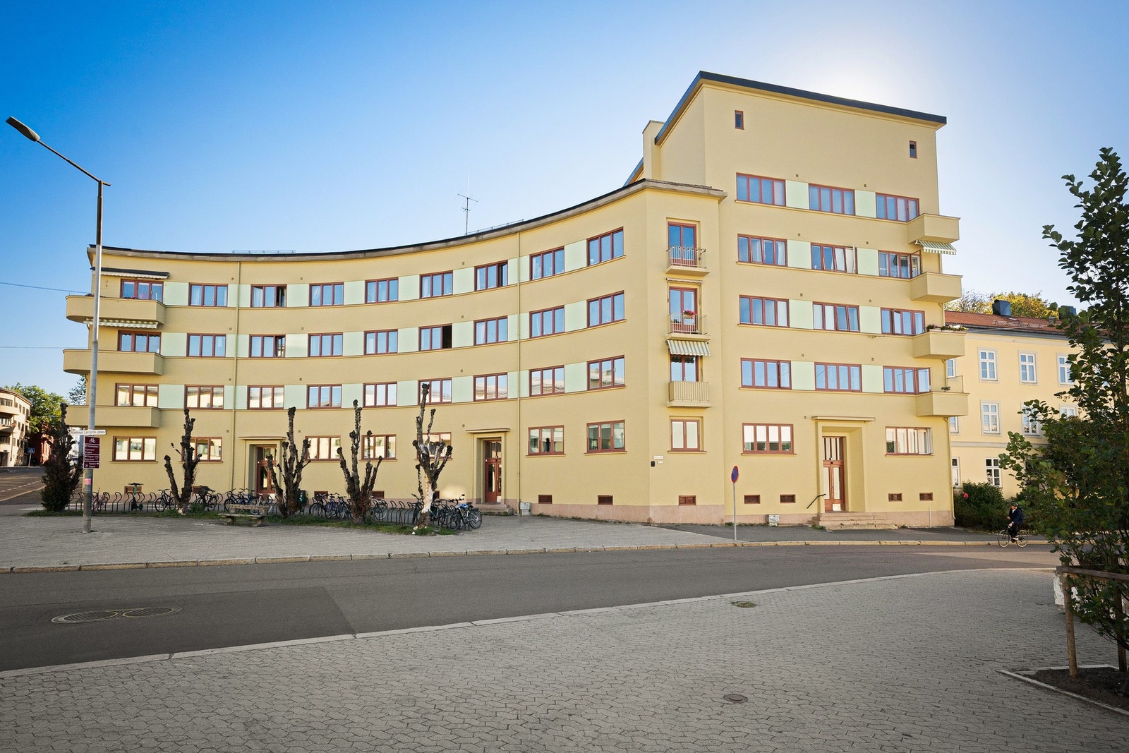 Sameiet har en hyggelig og nyoppusset fasade. Galleribilde