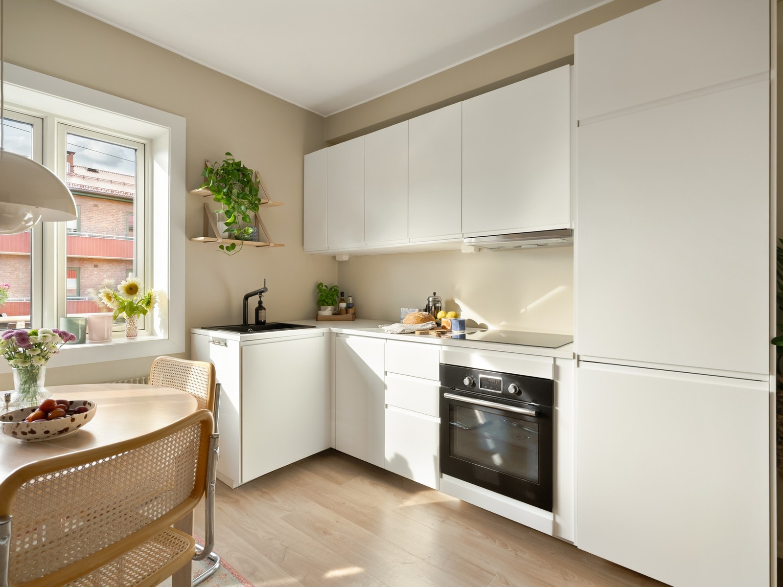 Kjøkkenet var nytt i 2019 ble pusset opp av tidligere eier. Galleribilde