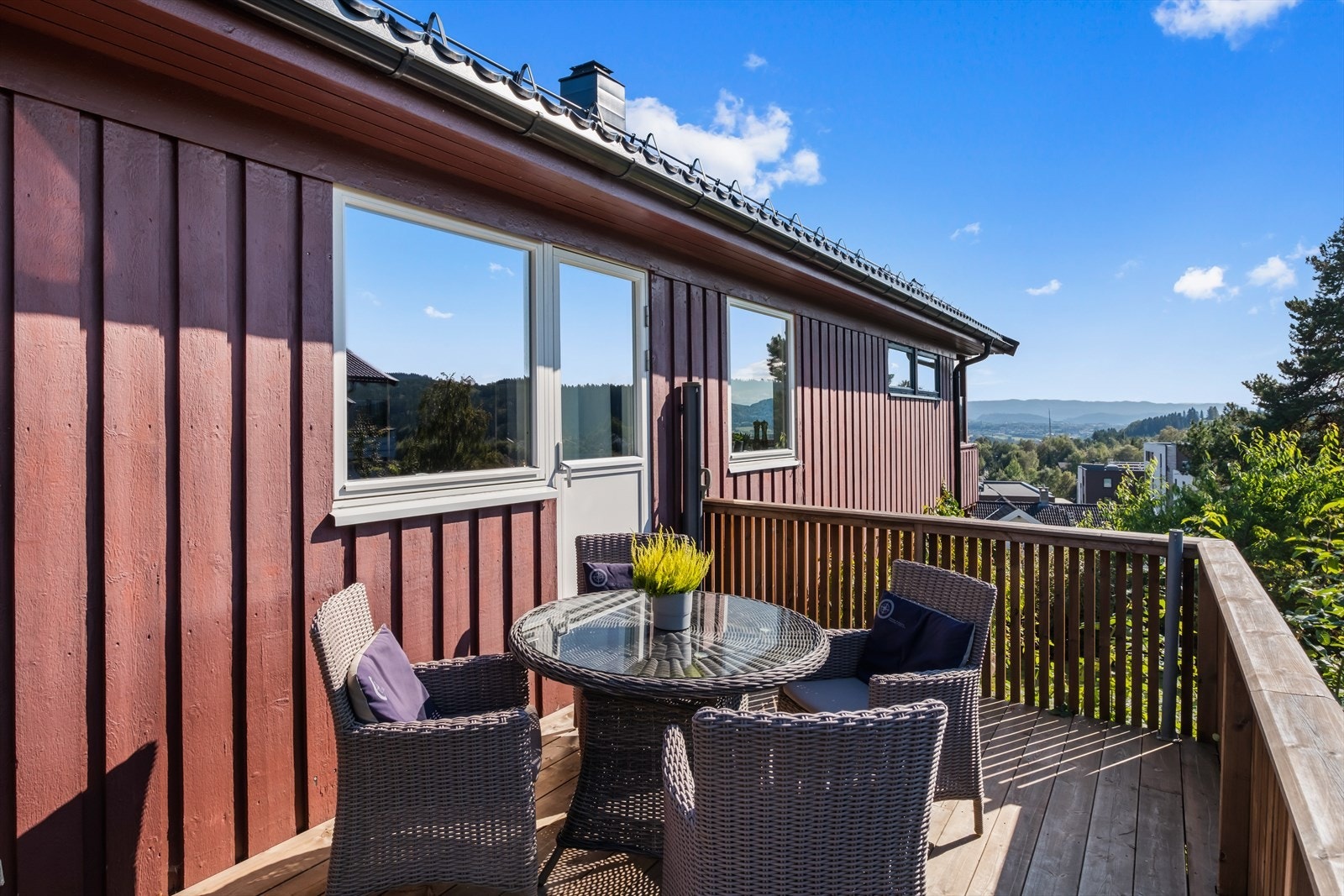 Nilsbyen Terrengsykkelpark ligger et steinkast fra boligen, og kan by på et kompakt anlegg med totalt nesten 8 km. sykkelløype i nær tilknytning til skiløypenettet Galleribilde