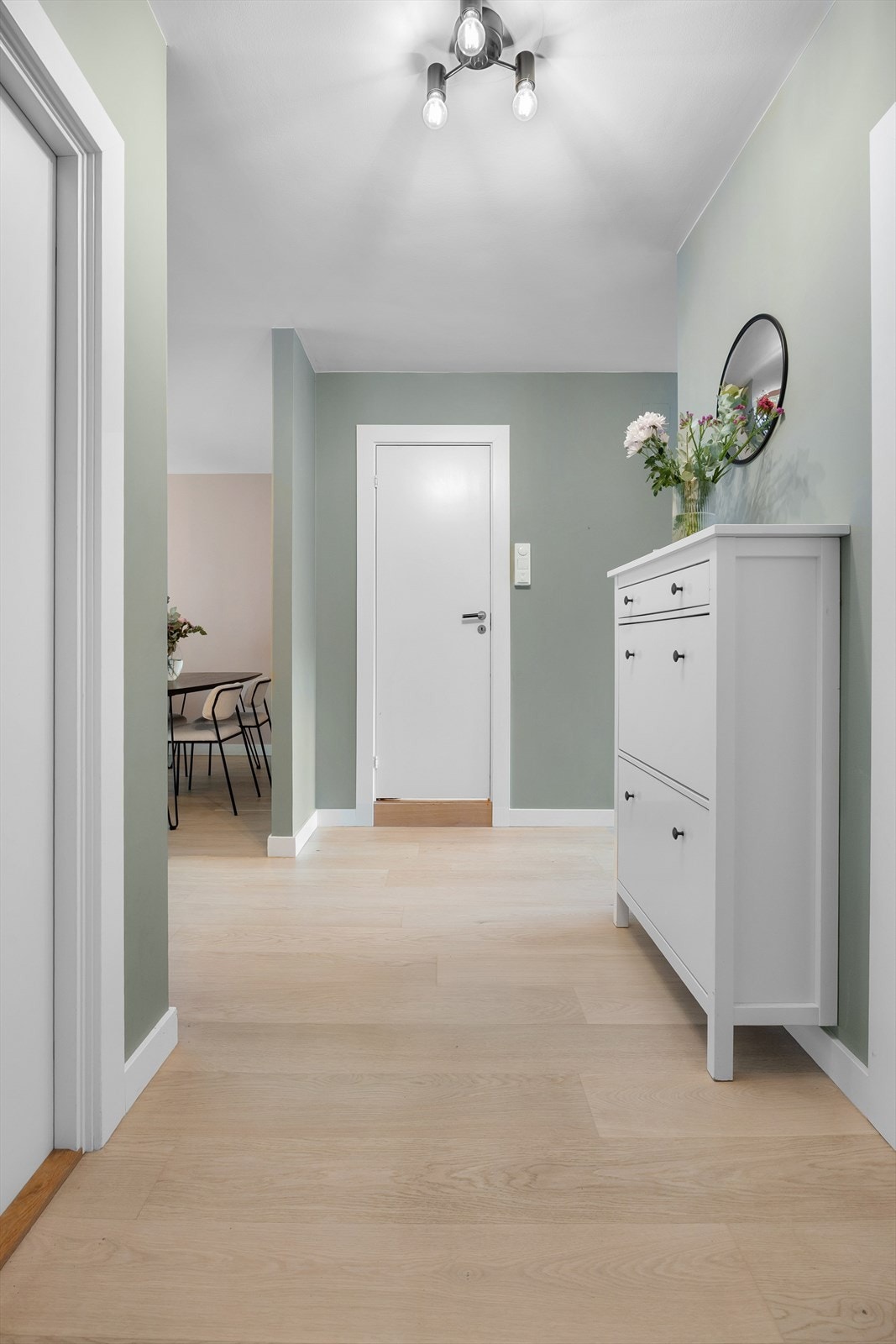 Leiligheten disponerer også to boder i kjeller på totalt 8 kvm Galleribilde