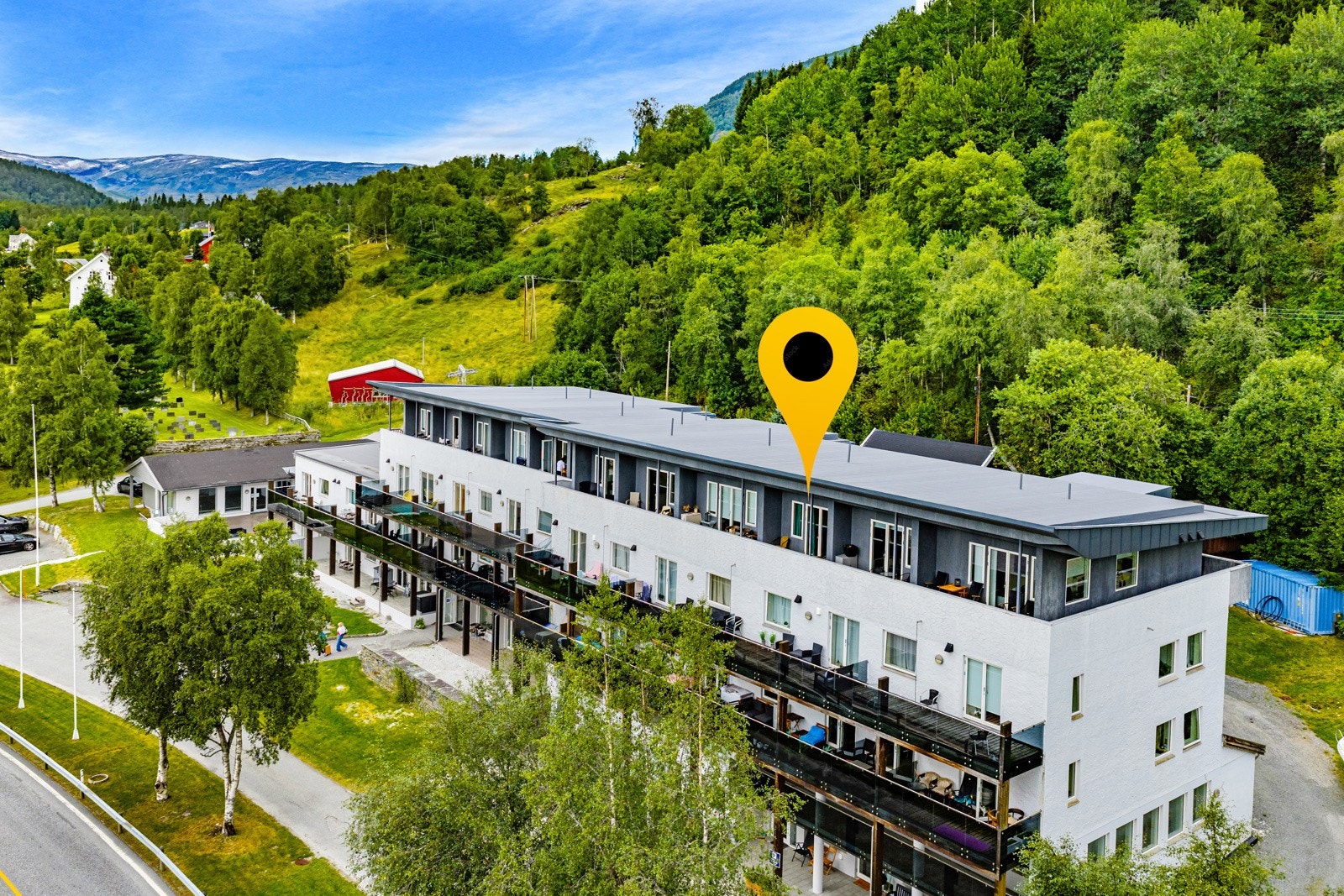 Leiligheten ligger i byggets 3. og 4. etasje Galleribilde