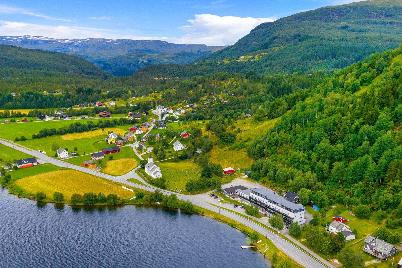 TIl Myrkdalen er det 15 minutter i bil Galleribilde