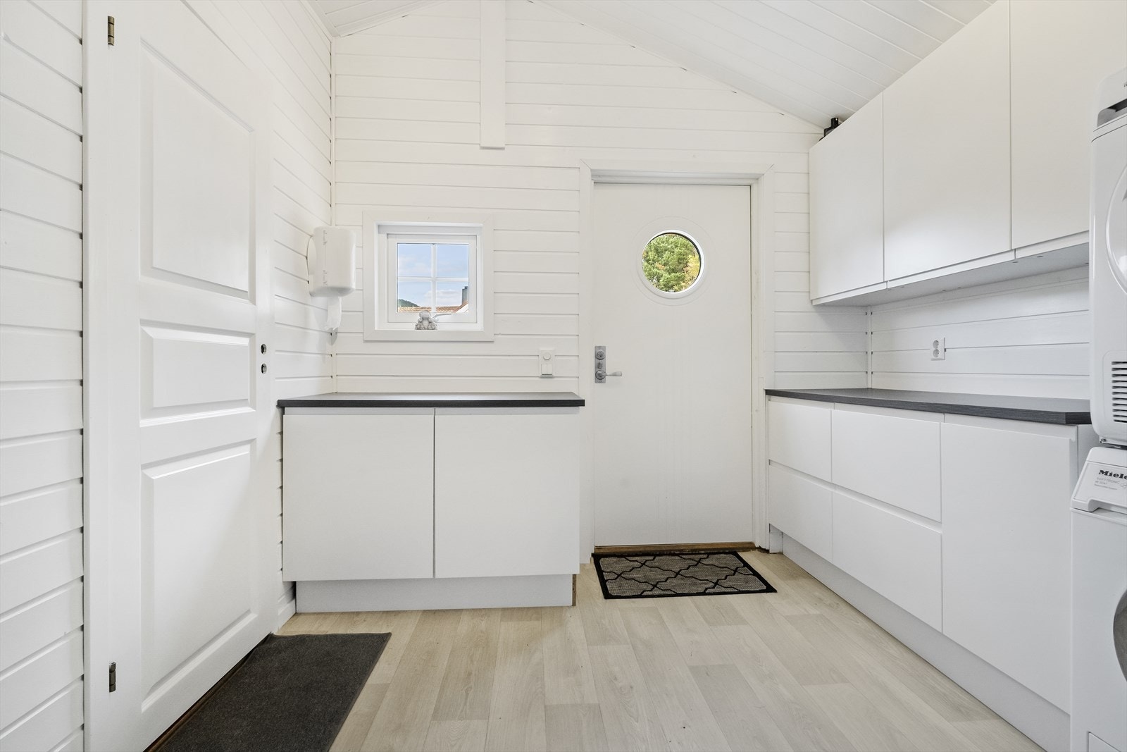 Stort og fint vaskerom Galleribilde