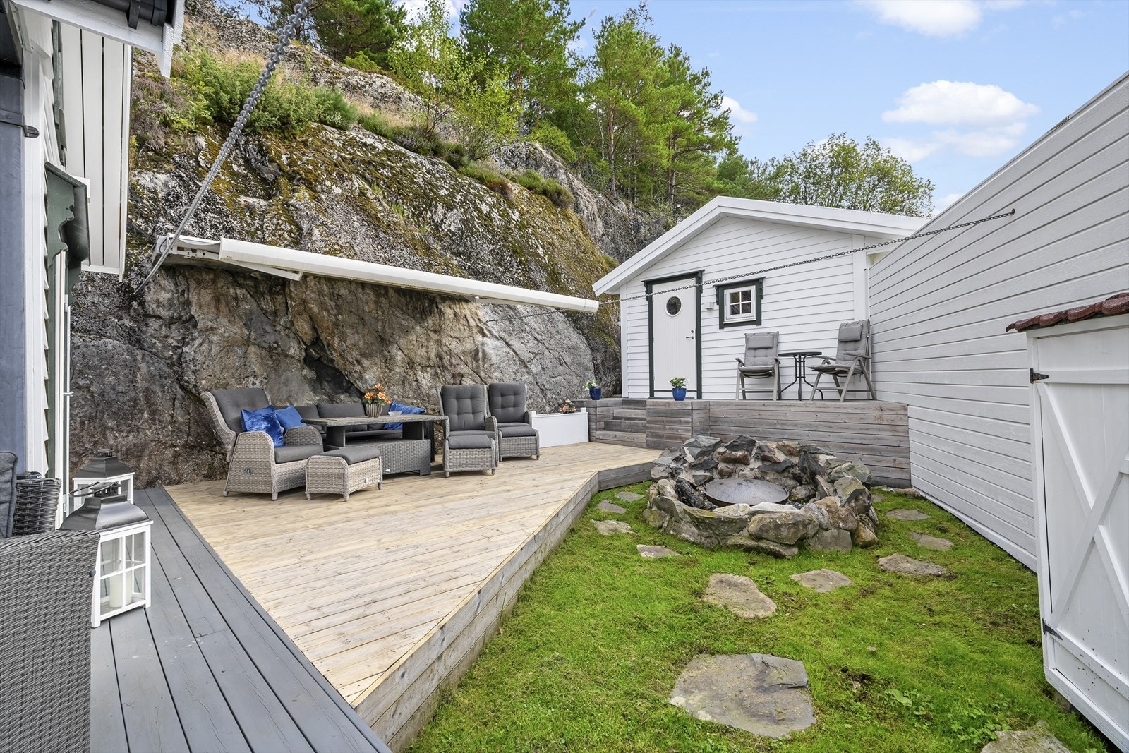 Uteområdet er nydeleg innreda og godt utnytta Galleribilde