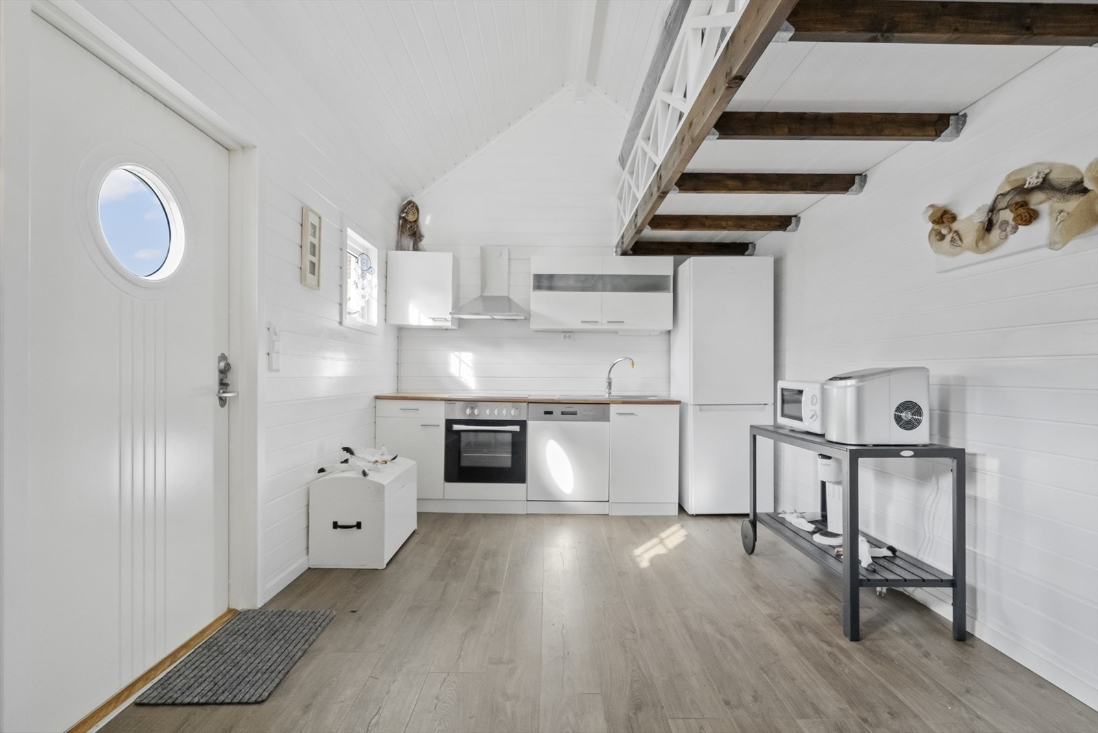 Her er det laga til eit kjøkken og hems Galleribilde