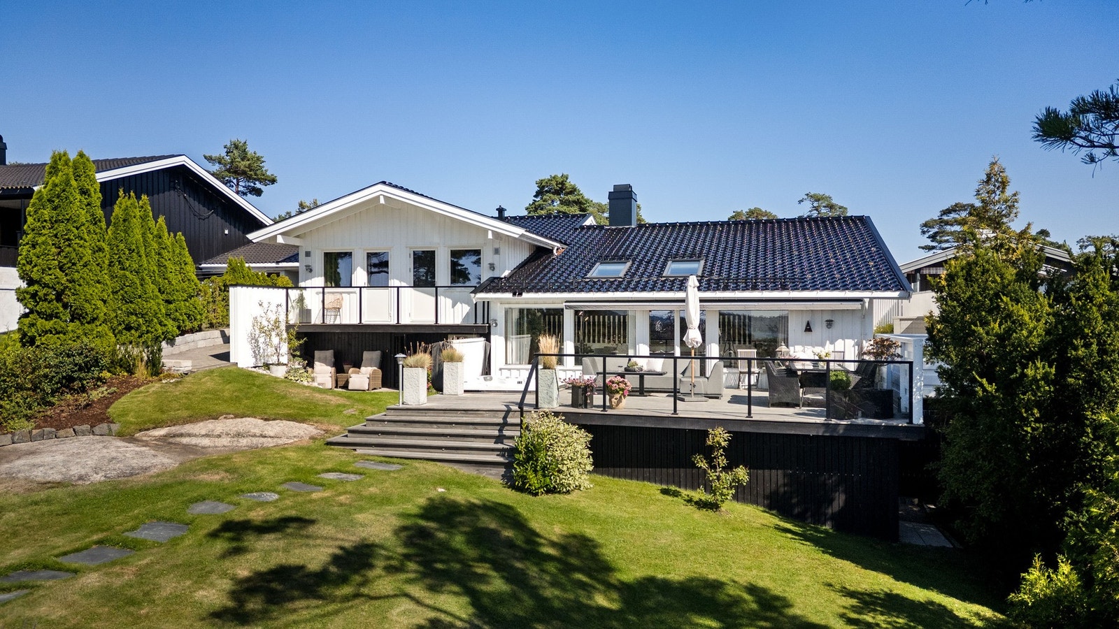 Velkommen til Vindlyveien 38- Flott enebolig over ett plan med unik og vakker tomt. Galleribilde