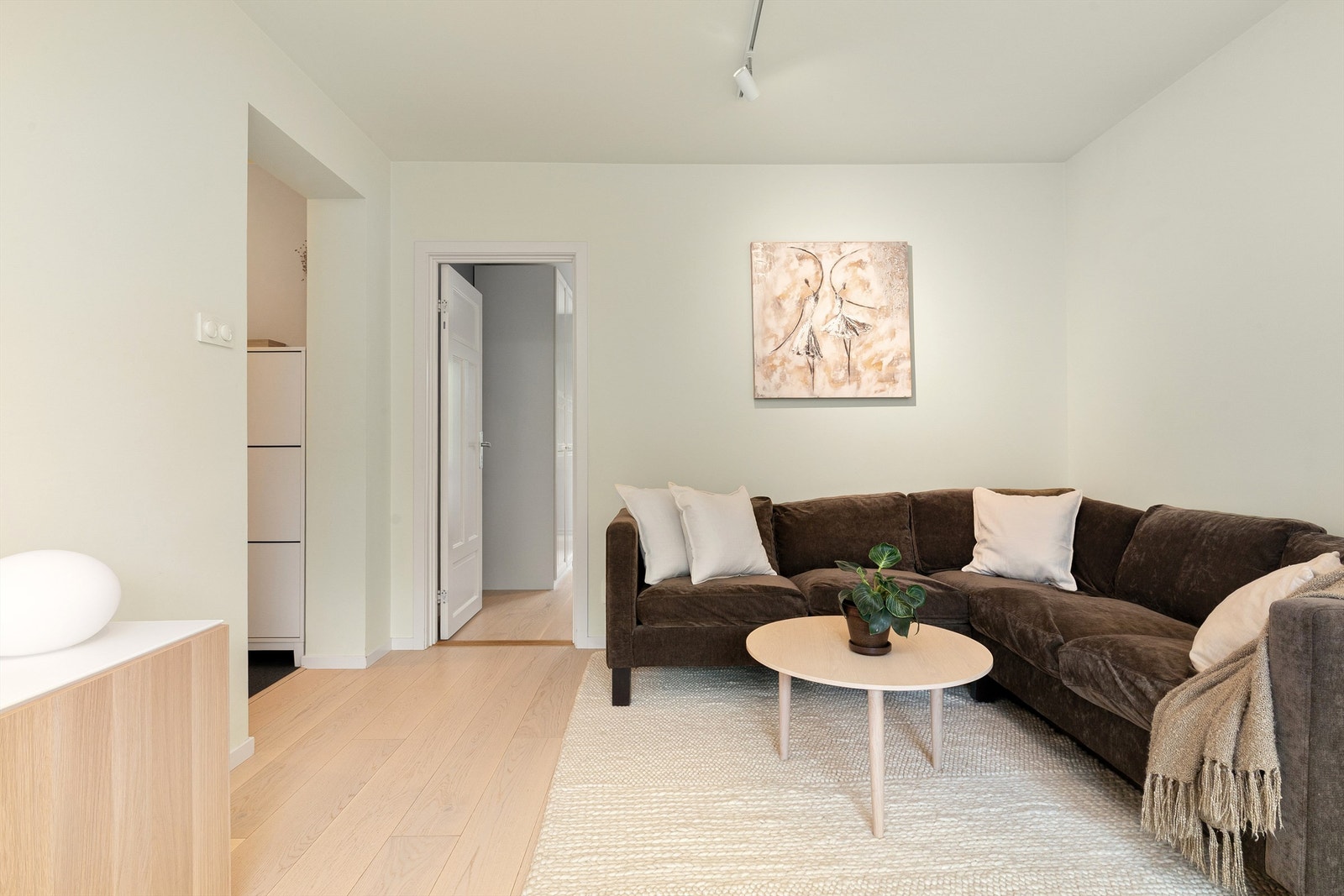 Fra stuen er det tilgang til det ene soverommet Galleribilde