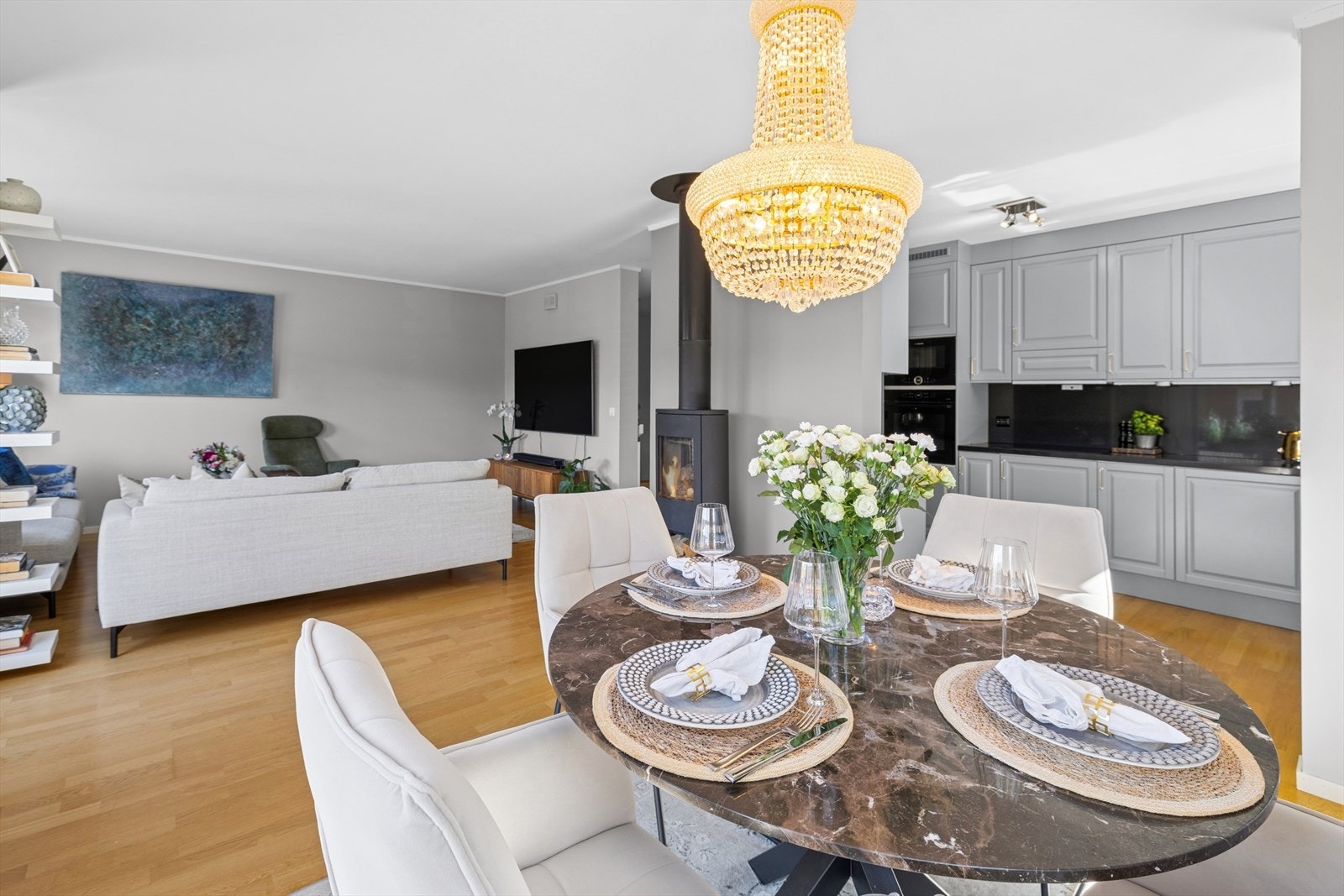 Nylig påkostet oppgradering av kjøkken og et bad. Galleribilde