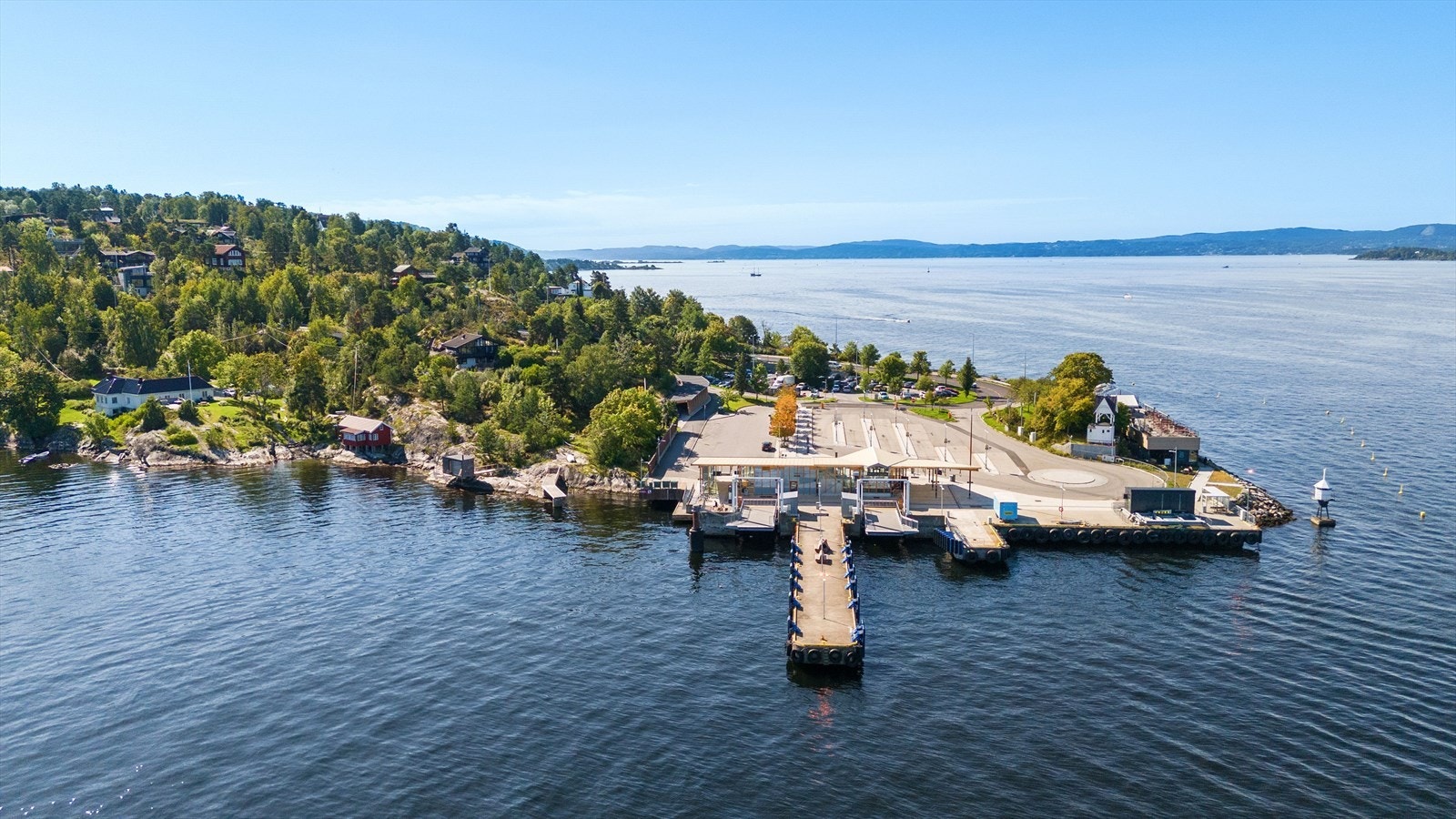 Fra Nesoddtangen Brygge tar båten deg over til hovedstaden på ca 25 minutter. Galleribilde