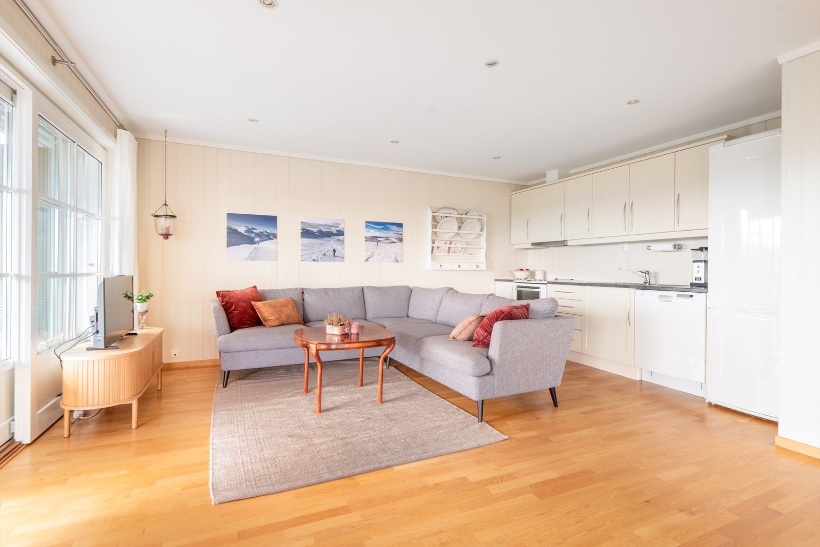 Møbler kan selges med etter nærmere avtale med selger. Galleribilde