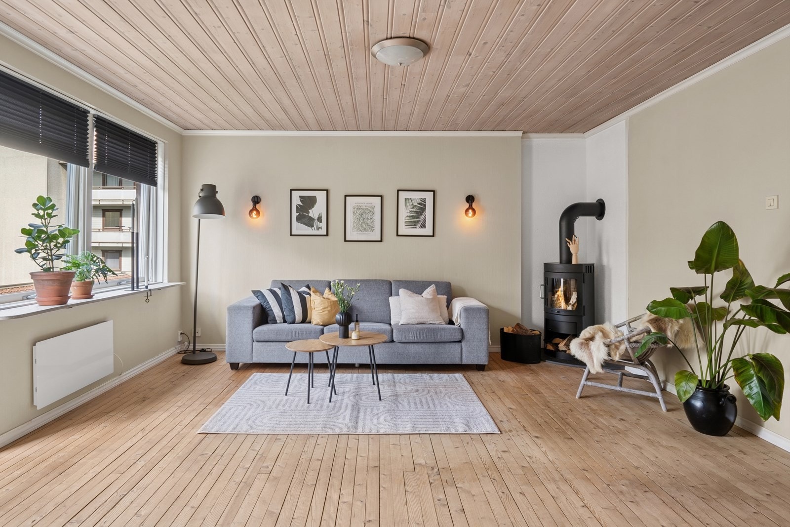 Sjarmerende tregulv i stuen Galleribilde