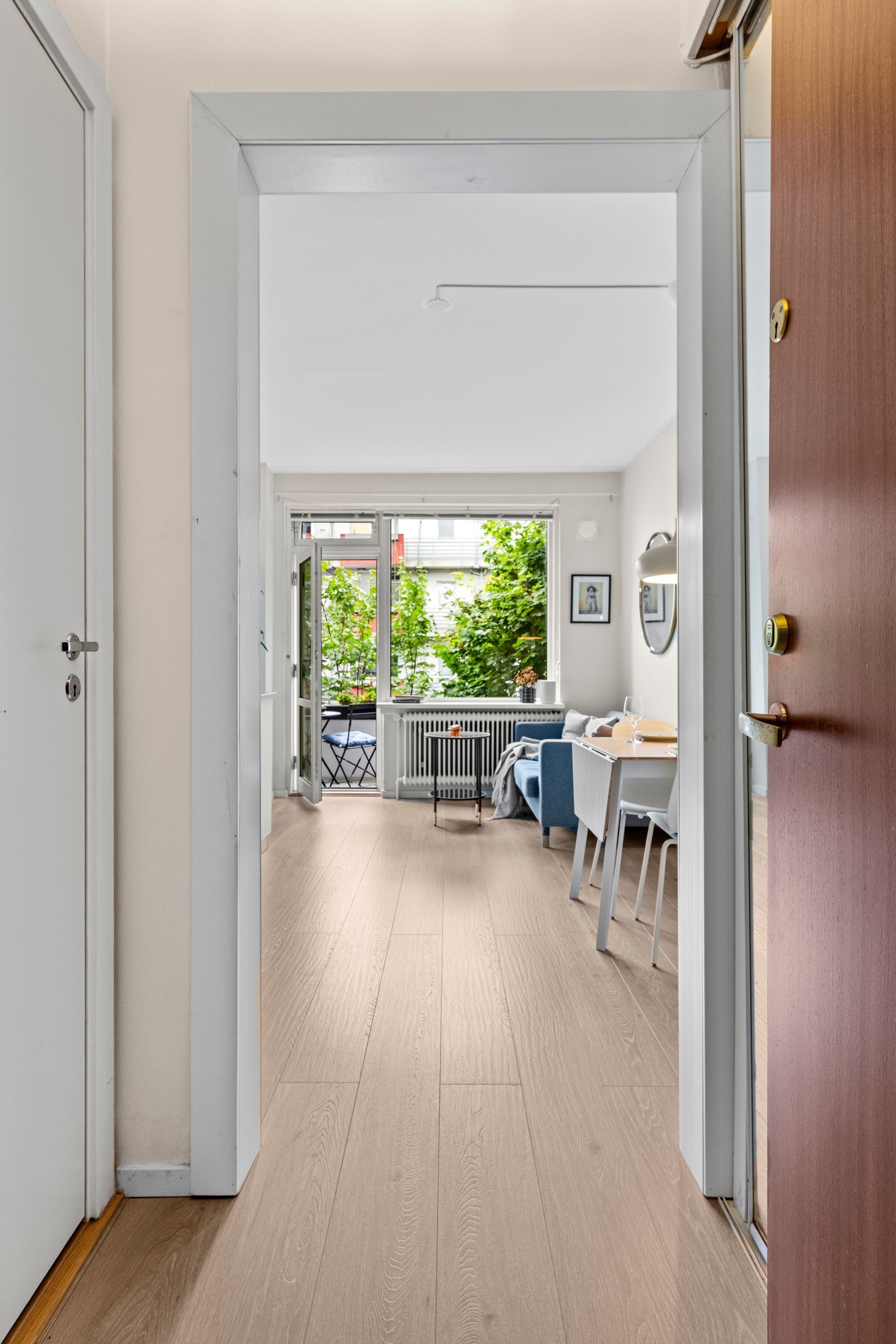 Fra entréen inn mot stuen. Galleribilde