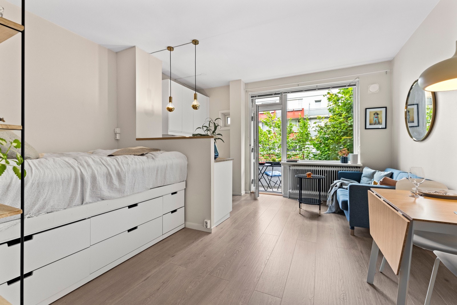 Denne leiligheten er en utmerket mulighet for deg som ønsker noe enkelt, sentralt og lettstelt, enten som eget hjem eller en smart investering. Galleribilde