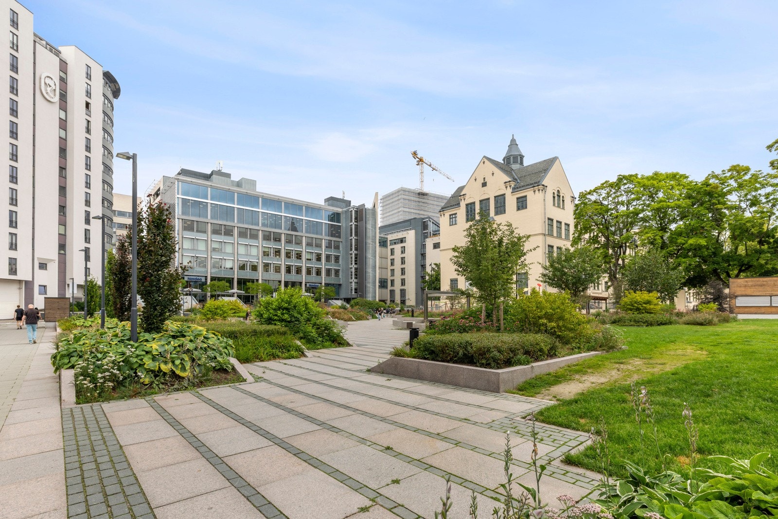 Leiligheten har en supersentral, attraktiv og populær beliggenhet midt i smørøyet på Majorstuen, som er kjent for sin perfekte kombinasjon av byliv og grønne omgivelser. Galleribilde