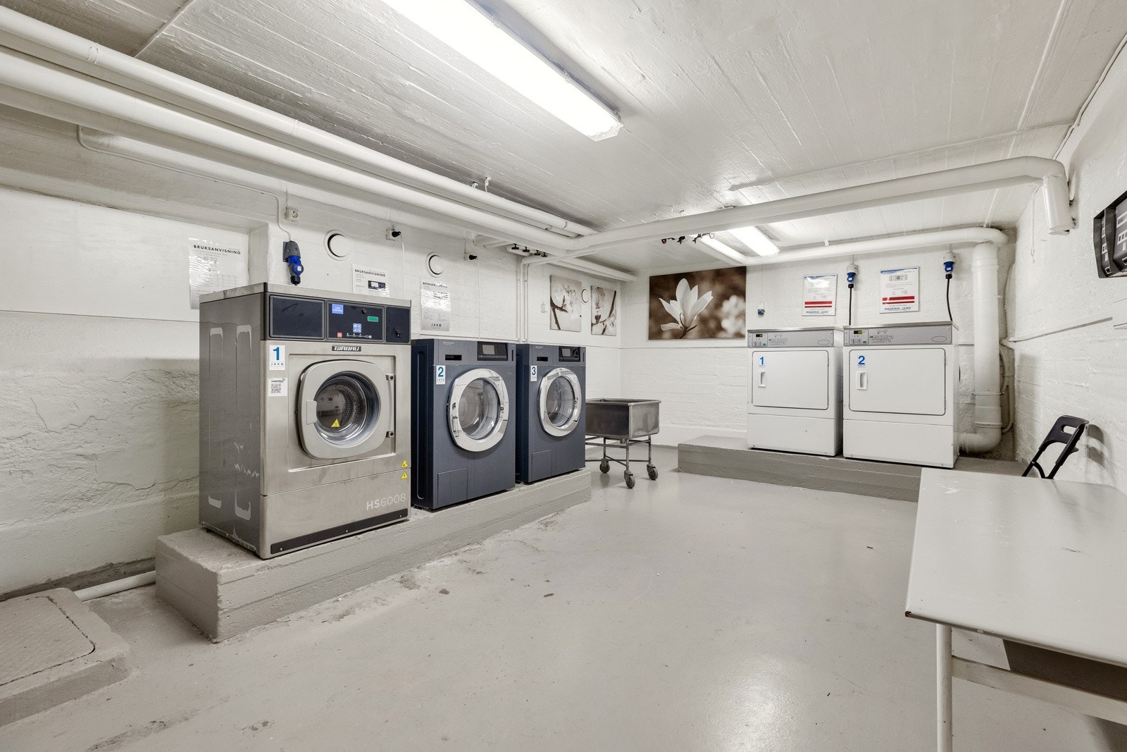 Borettslaget har et fellesvaskeri som skal brukes i henhold til gjeldende regler (oppslag i vaskeriet). Galleribilde