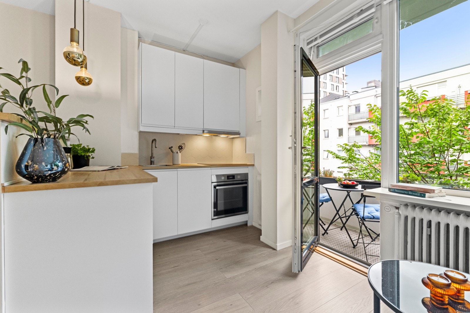 Dette er en bolig som kombinerer moderne løsninger med effektiv utnyttelse av plass. Galleribilde