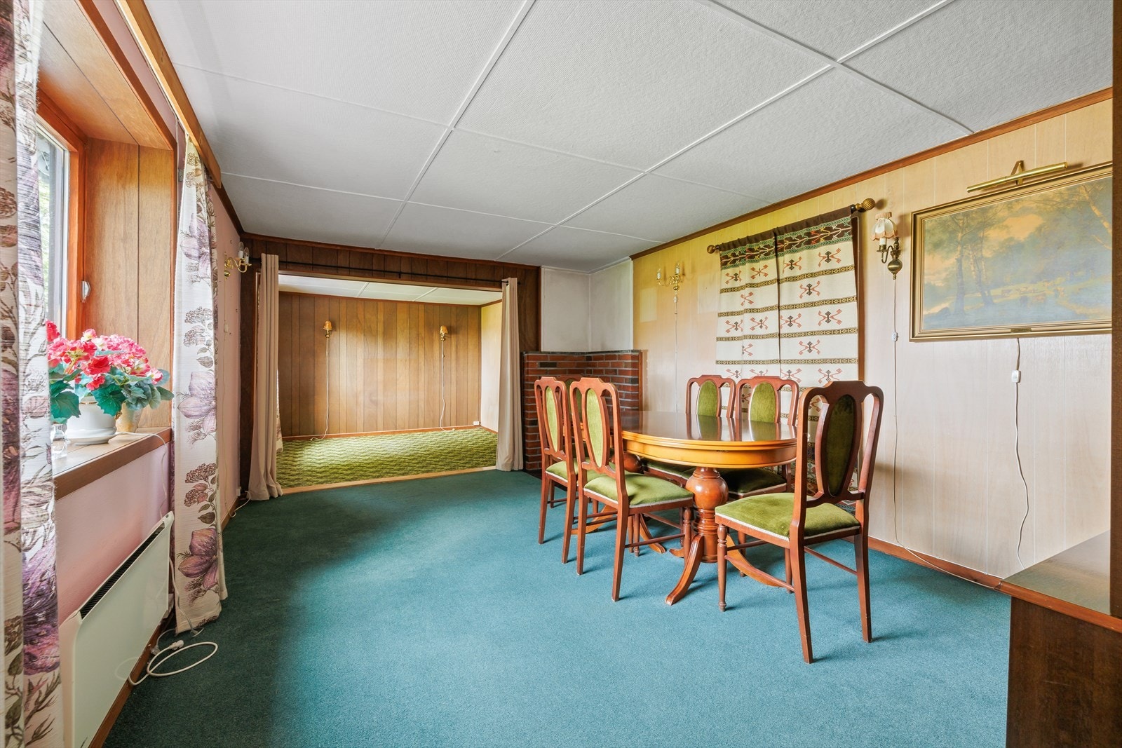 Hovedetasjen har totalt 3 stuer med flere møbleringsmuligheter Galleribilde