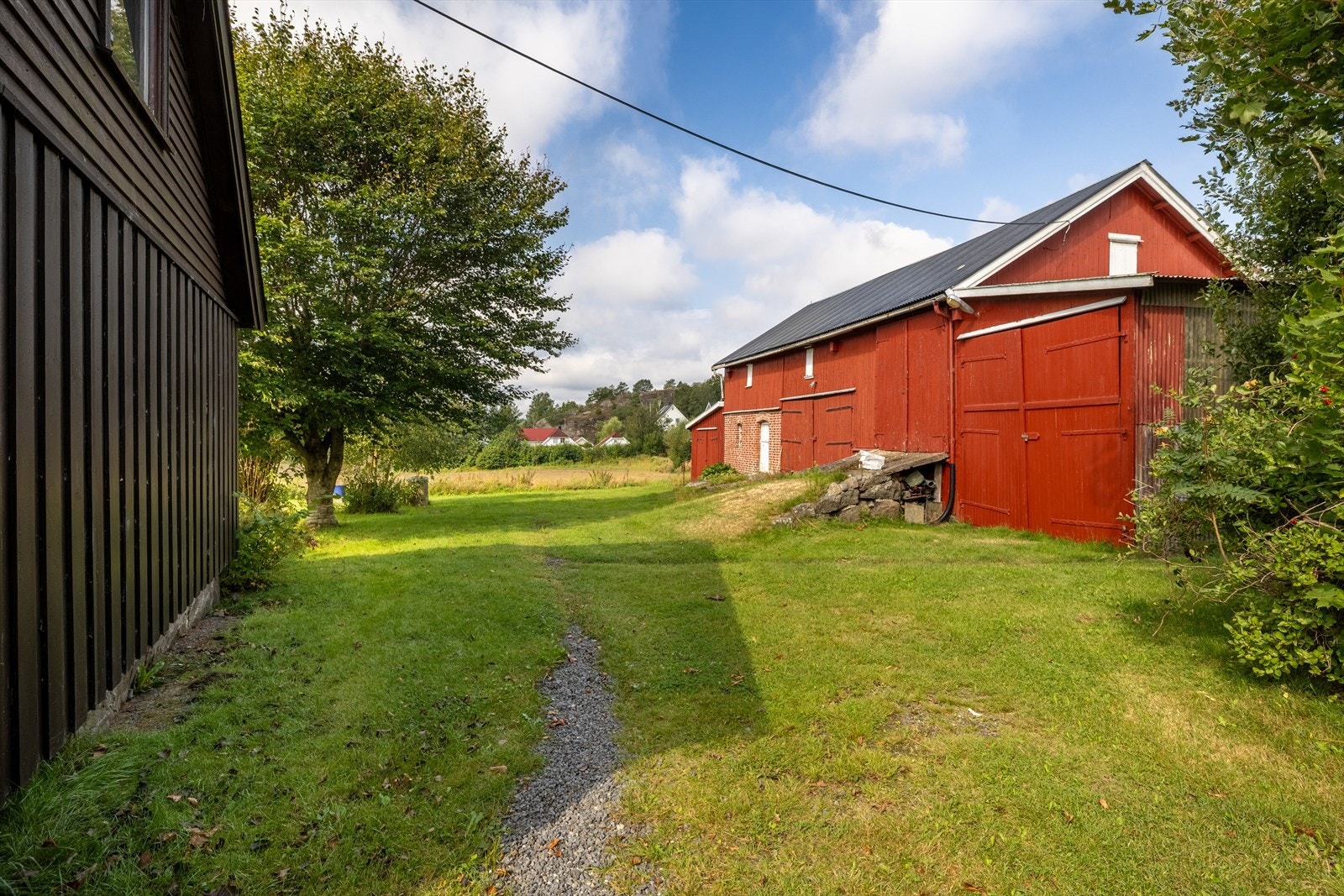 Eiendommen er registrert med landbruk og det er tilhørende låve Galleribilde