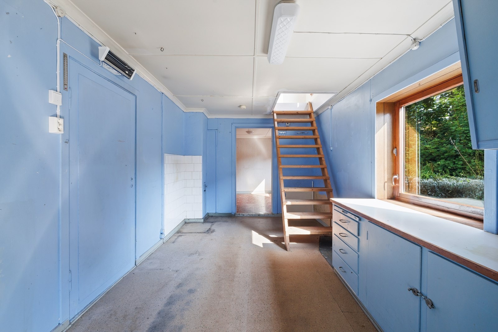 Rommet gir deg fleksibilitet til å skape det du trenger - alt fra et funksjonelt vaskerom til et kreativt hobbyrom Galleribilde