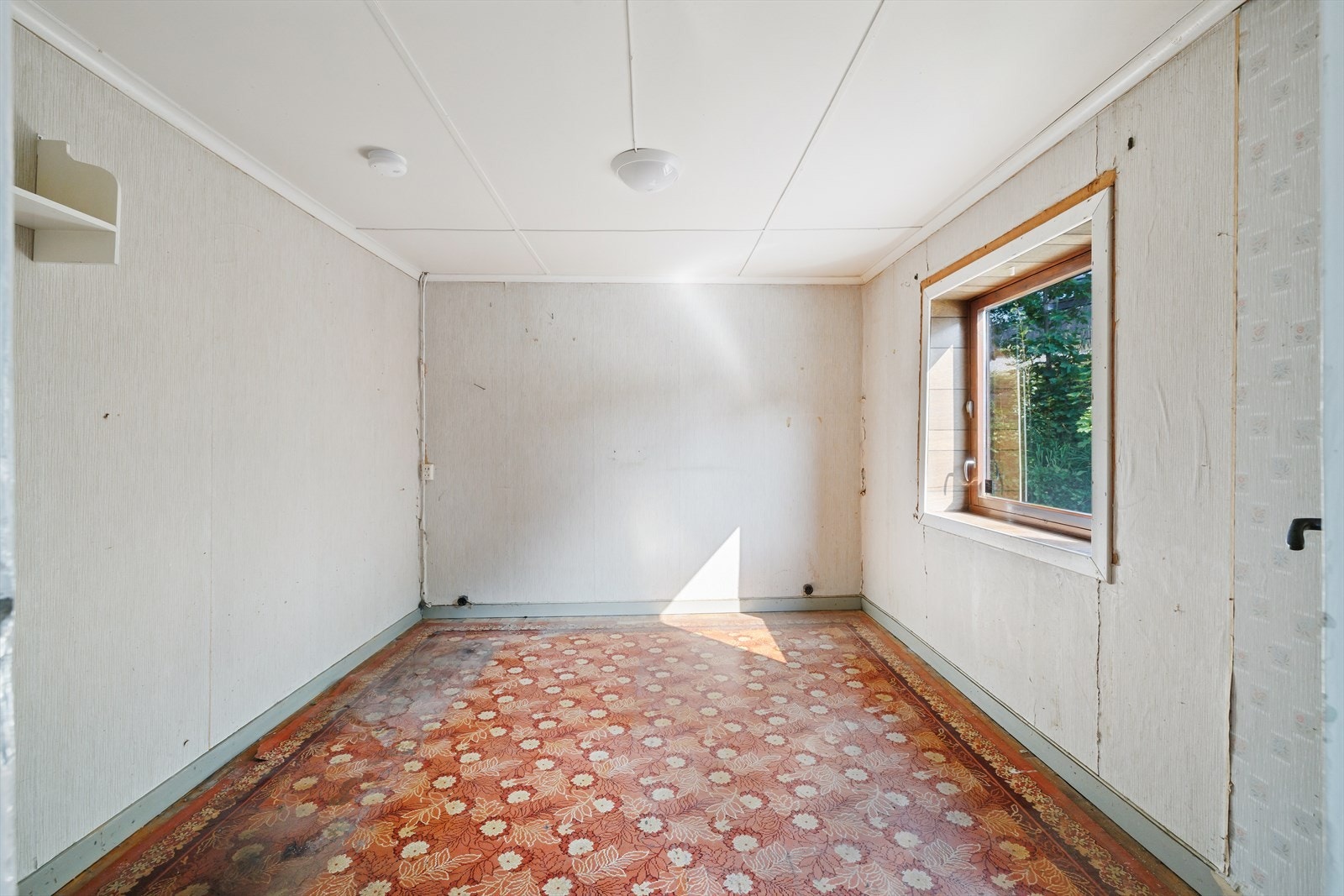 Soverom 2 er også av god størrelse, men har behov for oppgradering Galleribilde