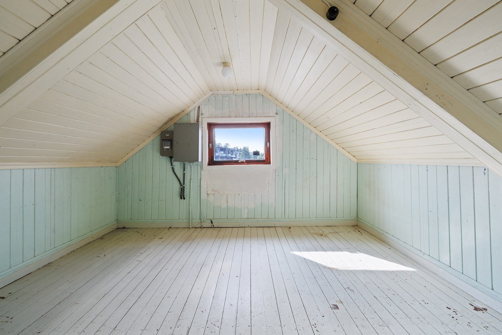 Rommet kan passe perfekt som hjemmekontor, eller kanskje et lite hobbyrom (Ikke omsøkt/rommet er ikke godkjent til varig opphold) Galleribilde