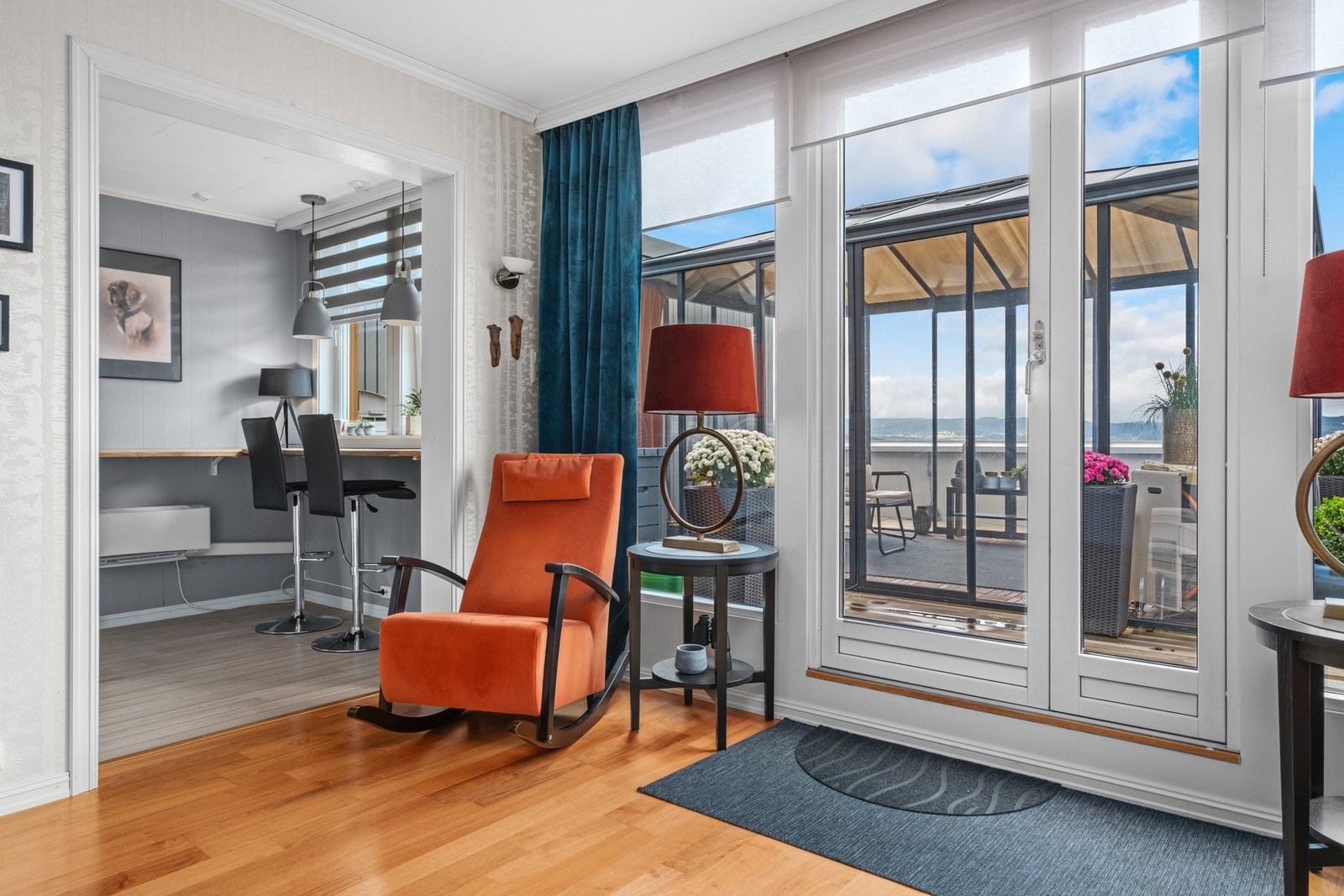 Fra stue har man utgang til flotte terrassen. Galleribilde