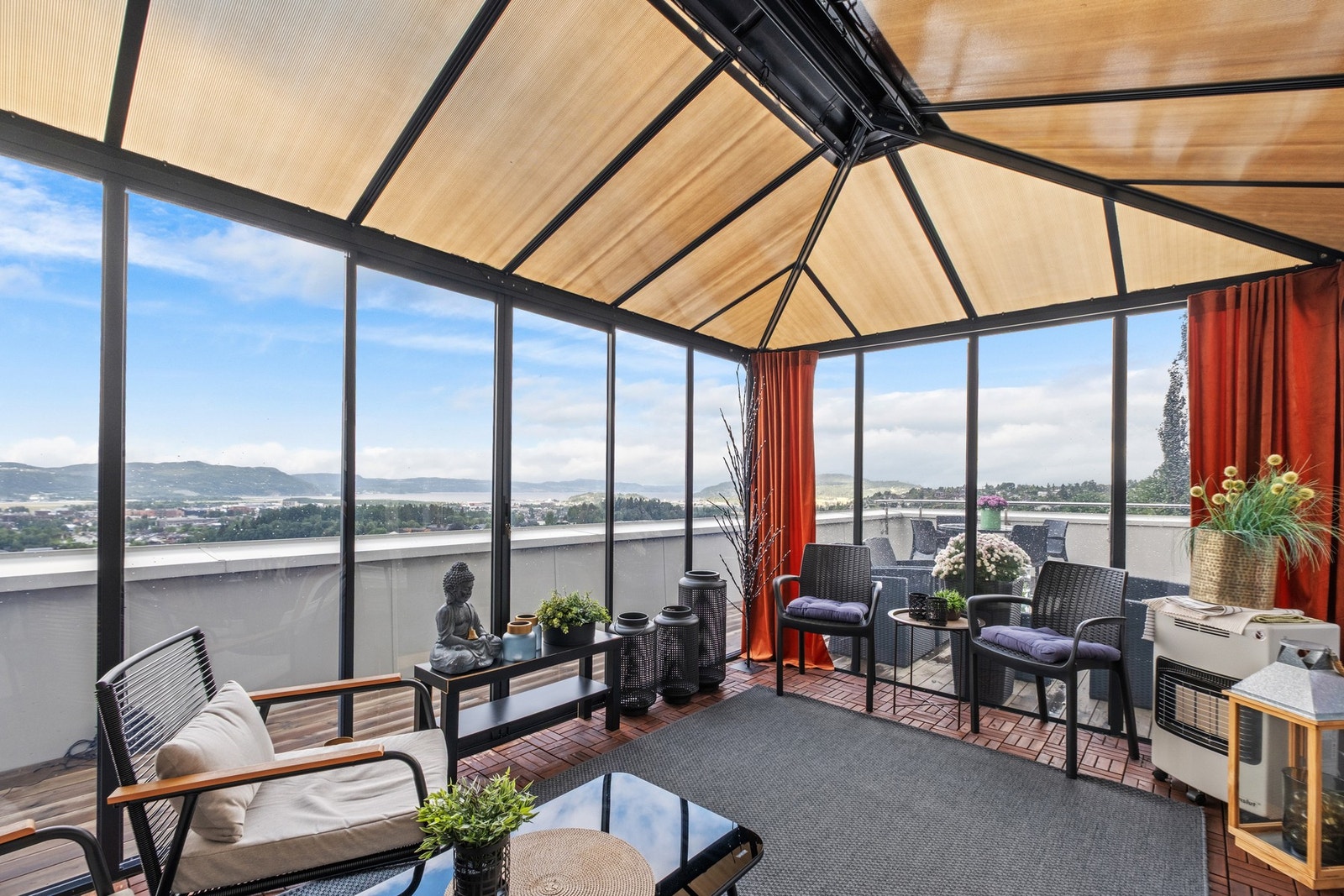 Innbydende og hyggelig plass. Galleribilde