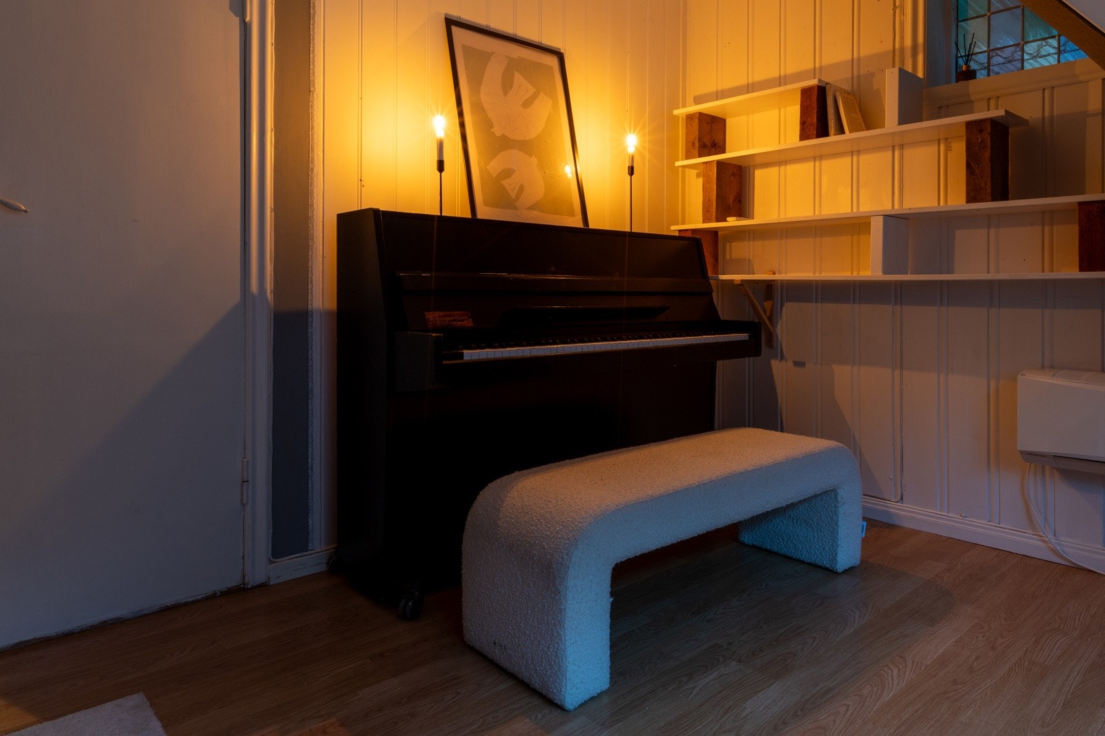Pianoet kan følge handelen etter avtale med selger. Forøvrig er det fint med et sosialt rom, helt for seg selv Galleribilde