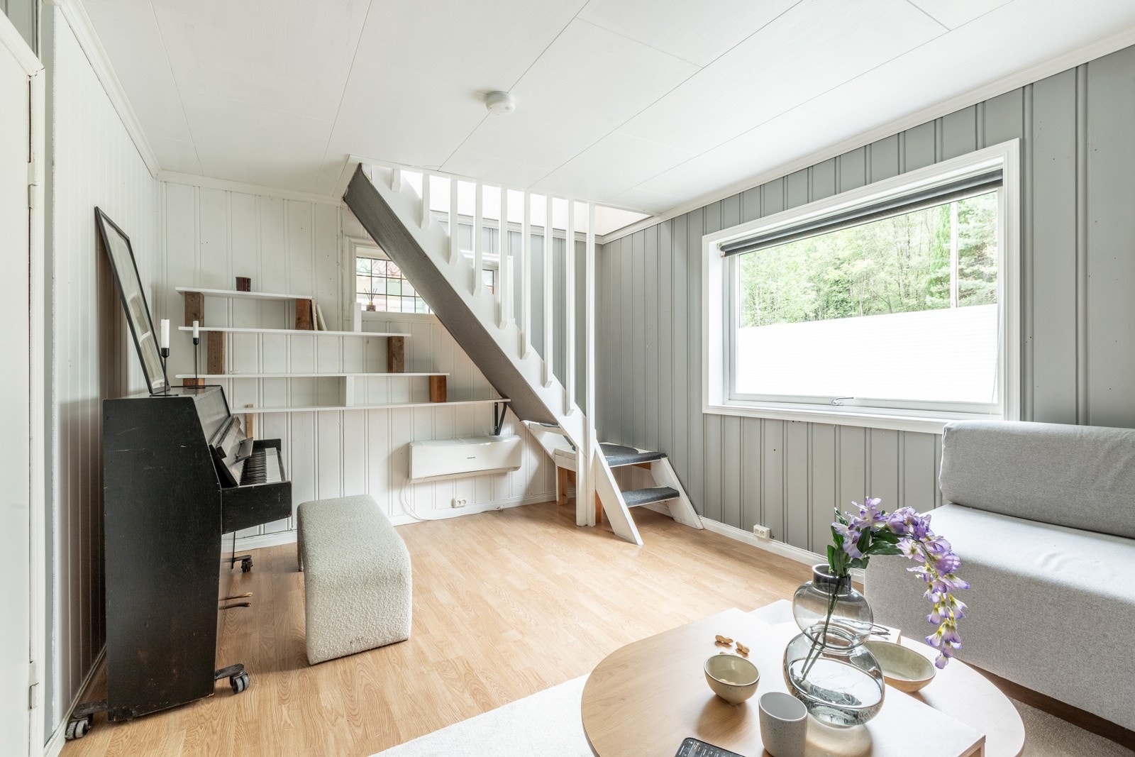 Selger har åpnet opp fra stuen, og ned til underetasjen. Dette kan reverseres, og skape enda mer plass Galleribilde