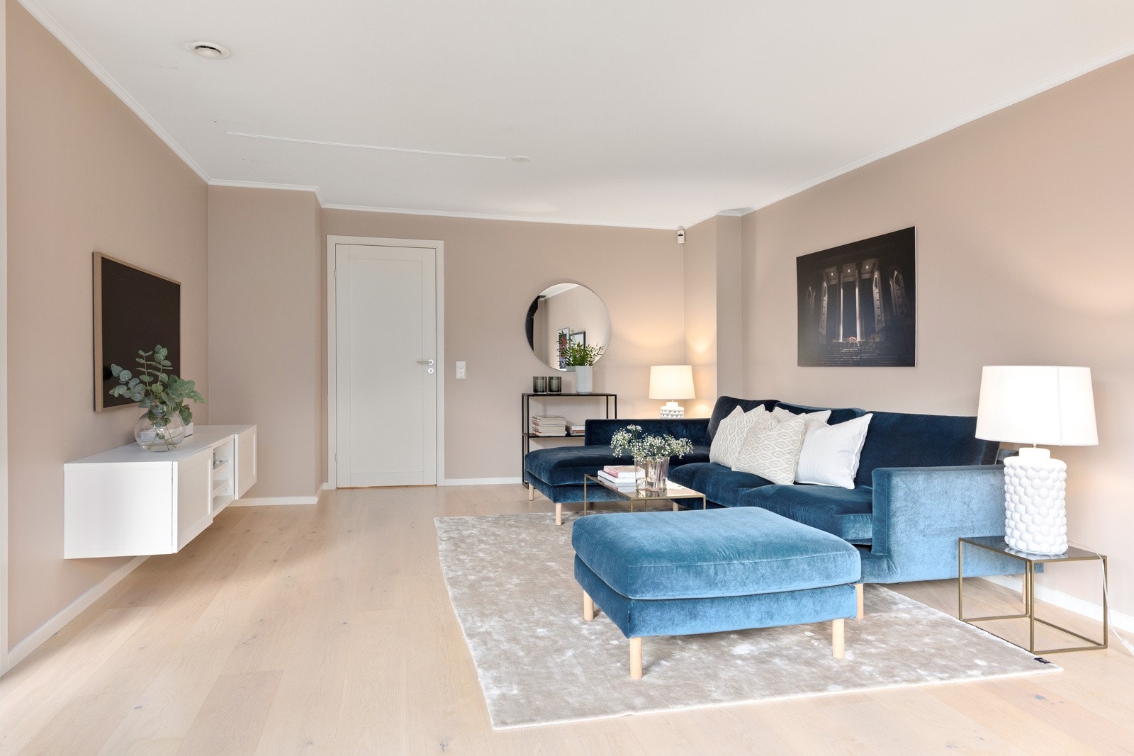 Rikelig med plass til stor salong og annen ønsket innredning Galleribilde