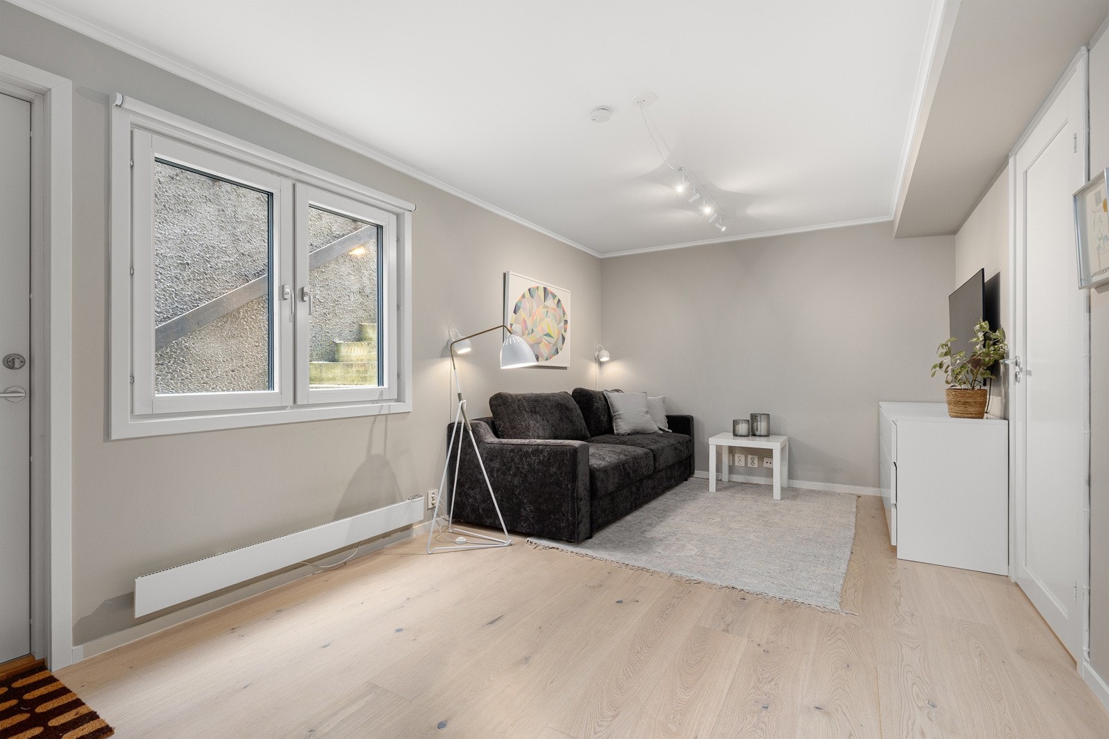 Romslig stue / soverom i hybel Galleribilde