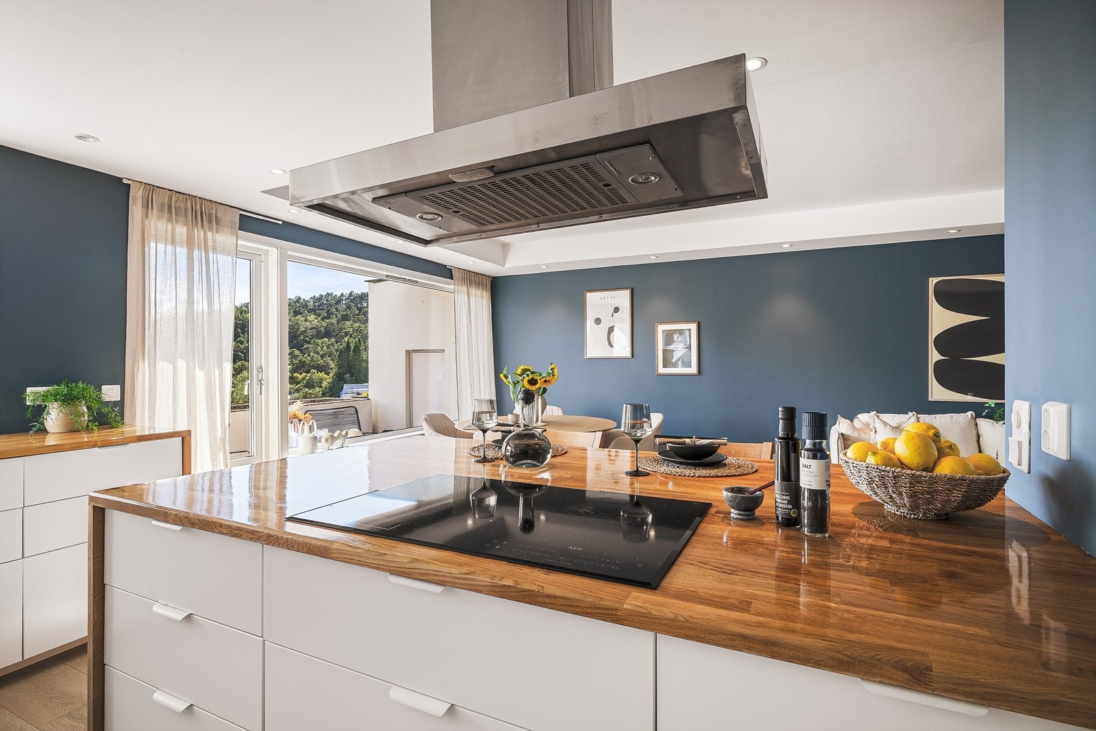 Leiligheten har smarthusløsning på lys. Galleribilde