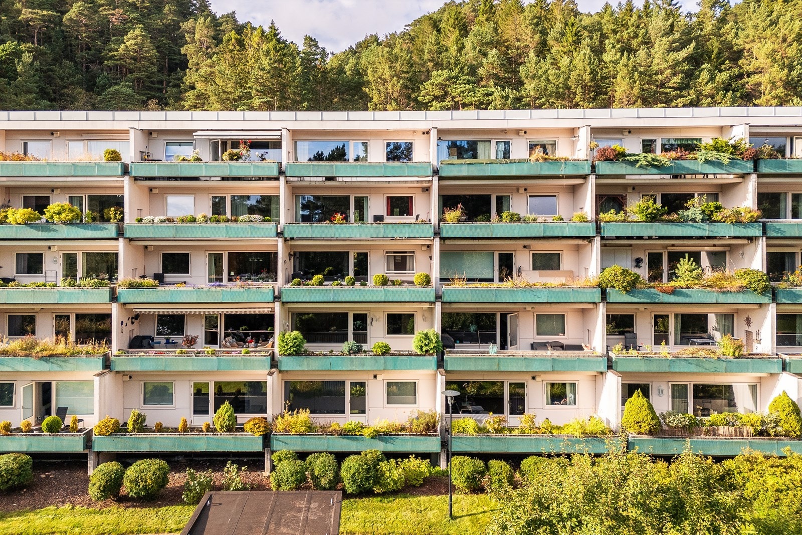 Denne andelen har en egen garasjeplass med tilhørende elbil-lader! Galleribilde