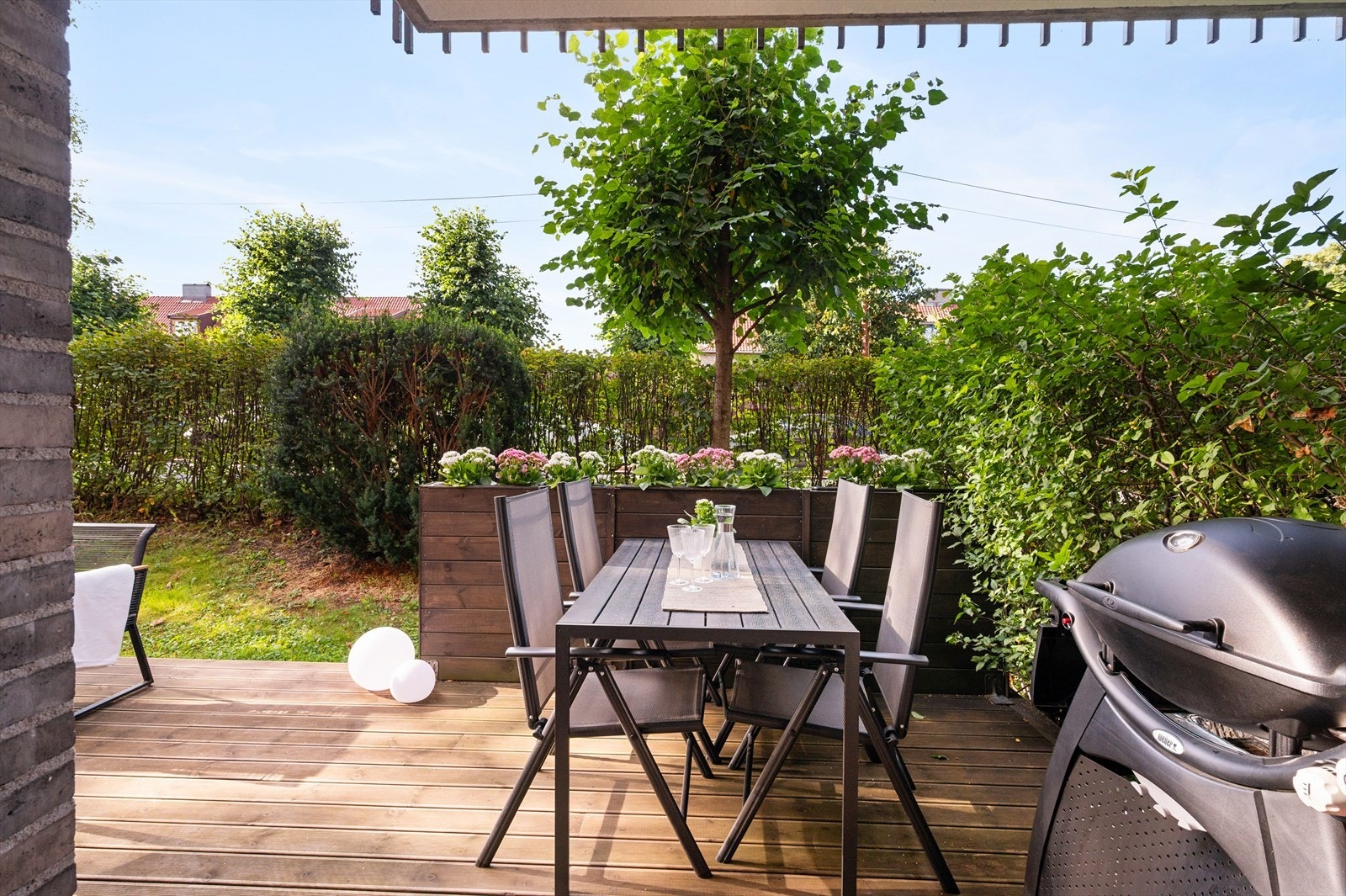 Her får du ettermiddagssol fra ca. kl. 15 til 20 på fine sommerdager - et perfekt sted å nyte lange kvelder. Galleribilde