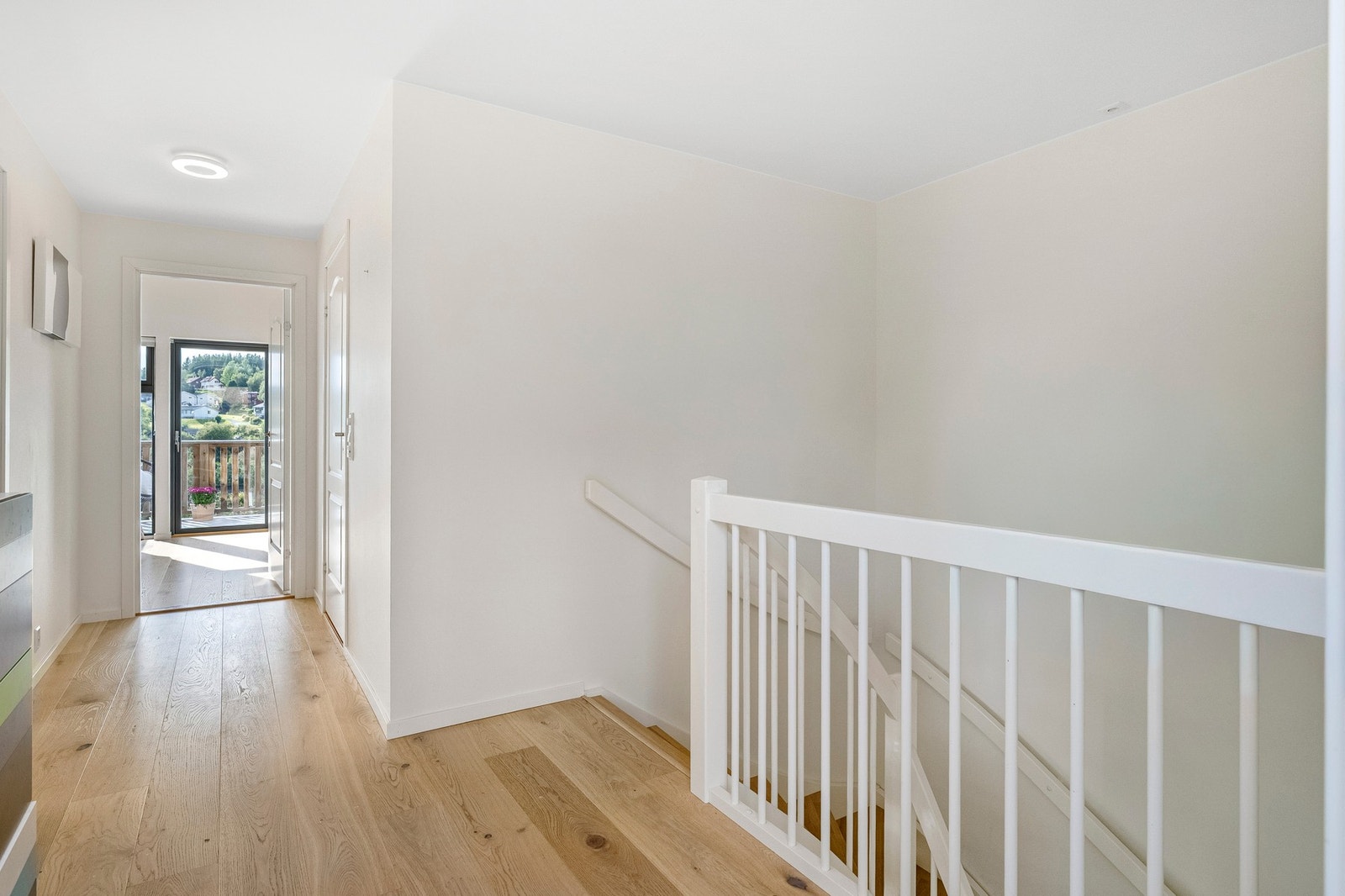 Gang 3.etg. med utgang til balkong og terrasse. Galleribilde