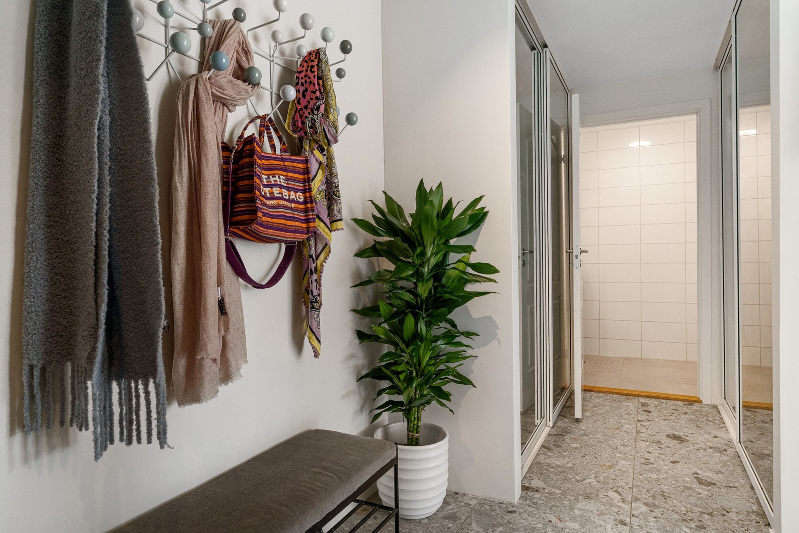 Praktisk toalett rett innenfor inngangsparti. Galleribilde