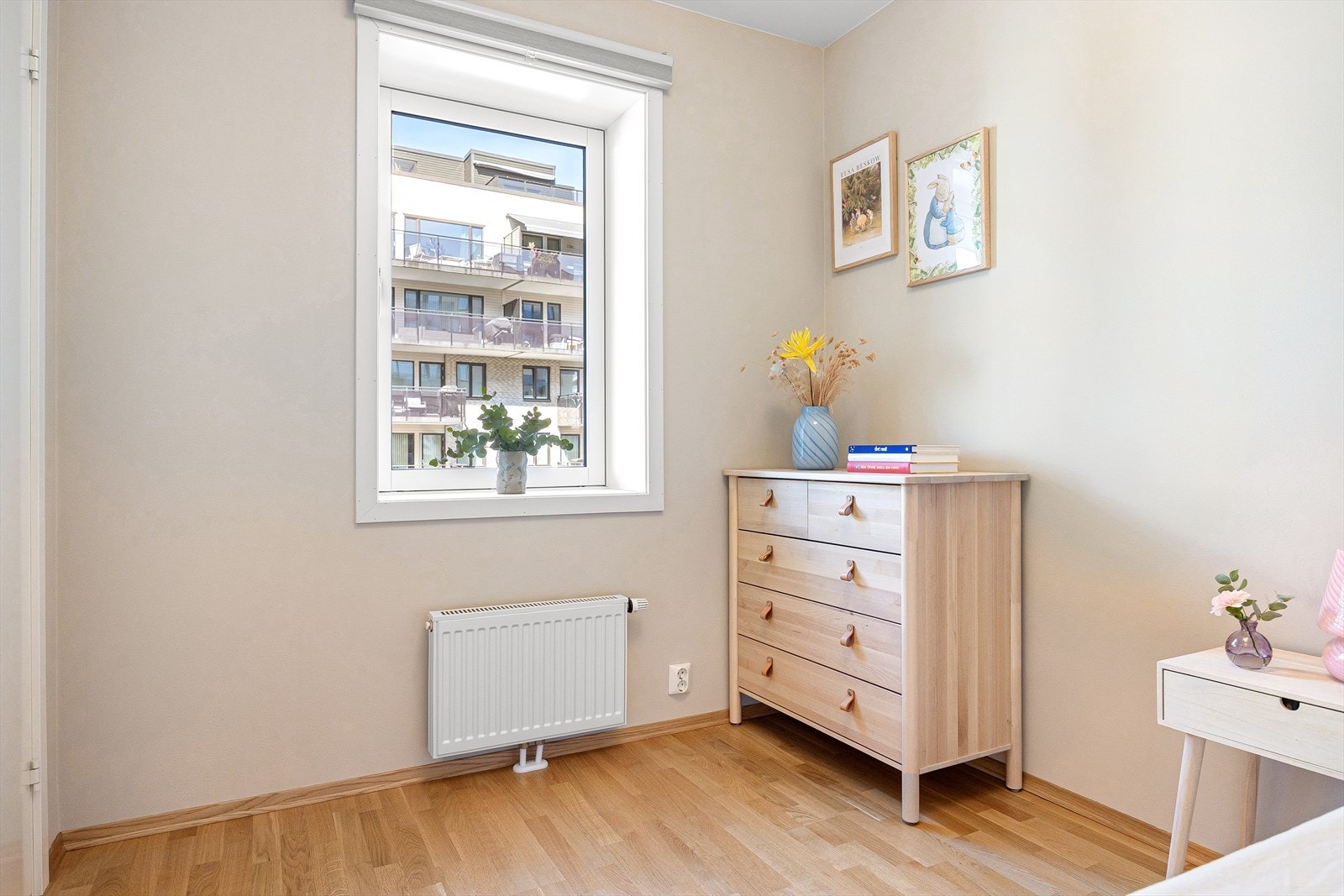 Det er et allsidig rom som passer perfekt som barnerom, gjesterom eller hjemmekontor, tilpasset dine behov. Galleribilde
