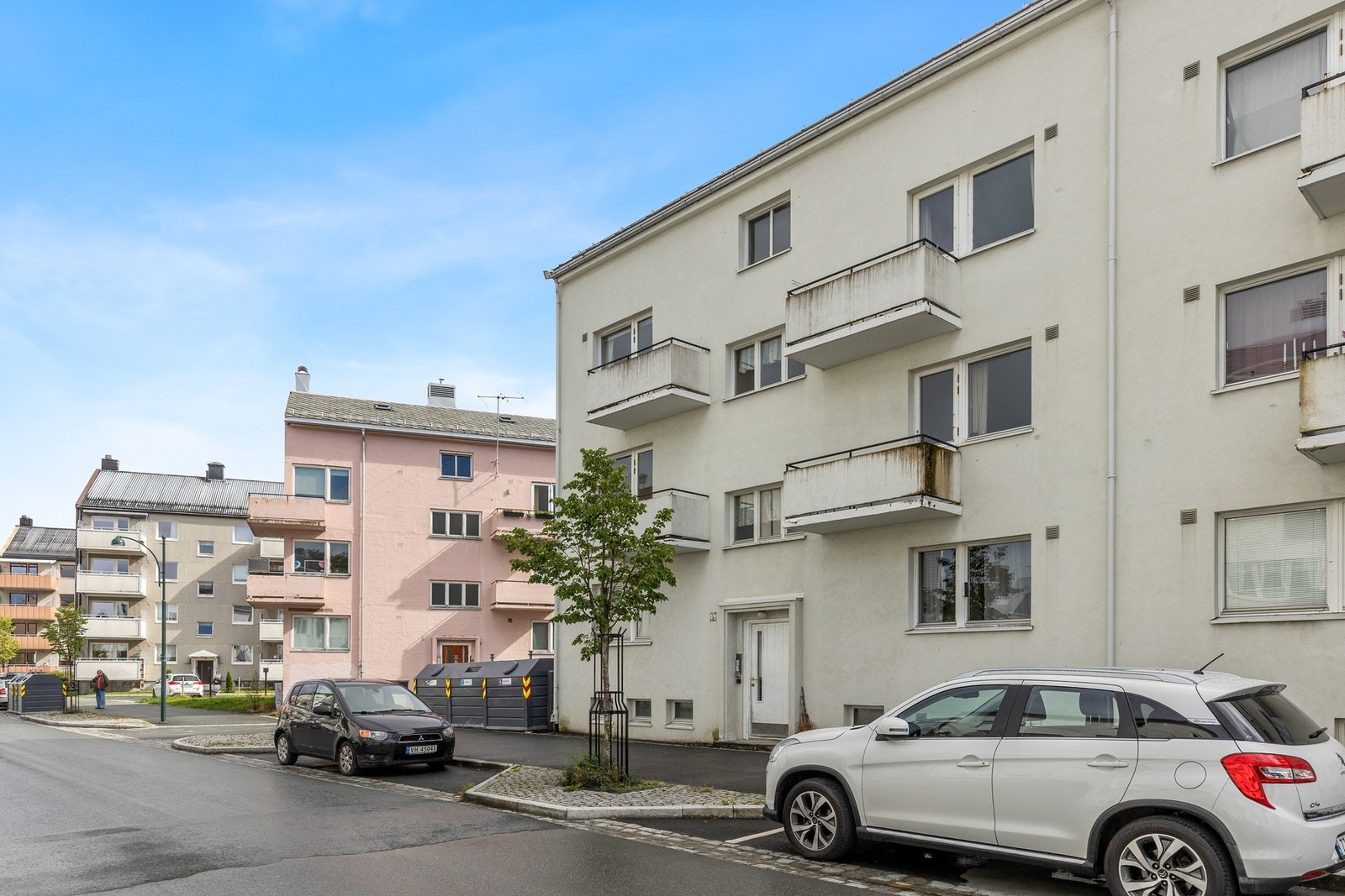 Leiligheten ligger svært sentralt med gangavstand til sentrum. Galleribilde