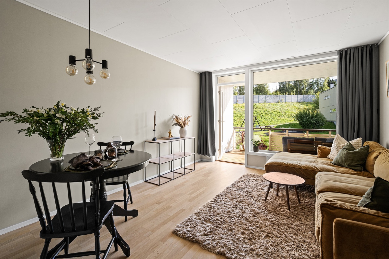 Fra stuen kommer du ut til en herlig balkong. Galleribilde