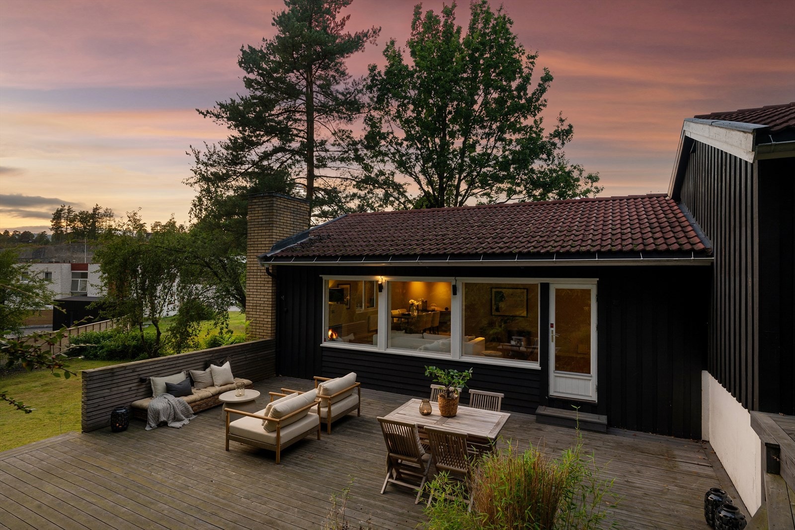 Terrasser på til sammen 74 m² - God plass til flere sittegrupper Galleribilde