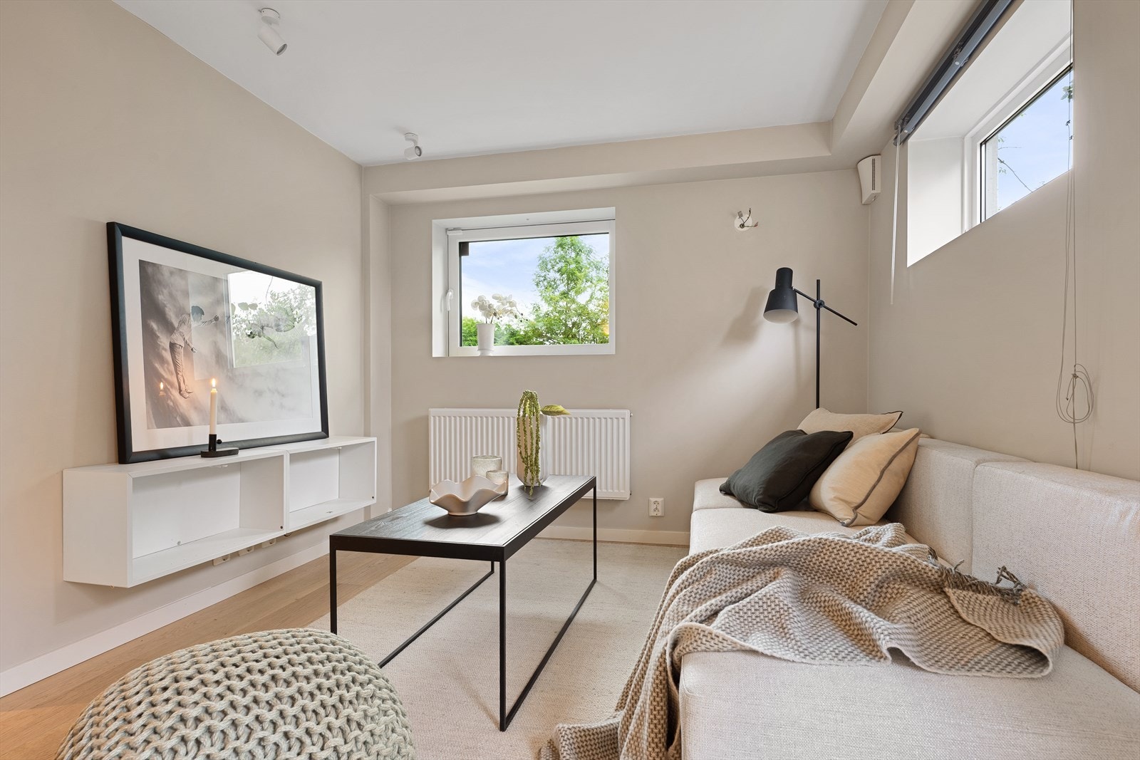 I henhold til informasjon fra tidligere salgsoppgave er det tilrettelagt for etablering av hybel med kjøkken, stue, sovealkove og bad Galleribilde