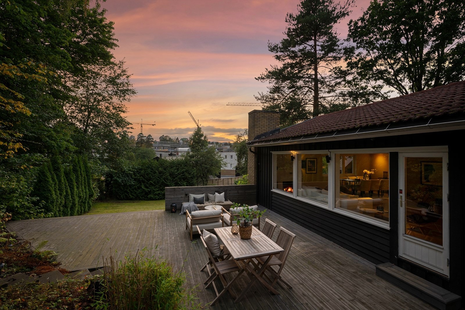 Eiendommen har en sydvestvendt beliggenhet med gode solforhold Galleribilde