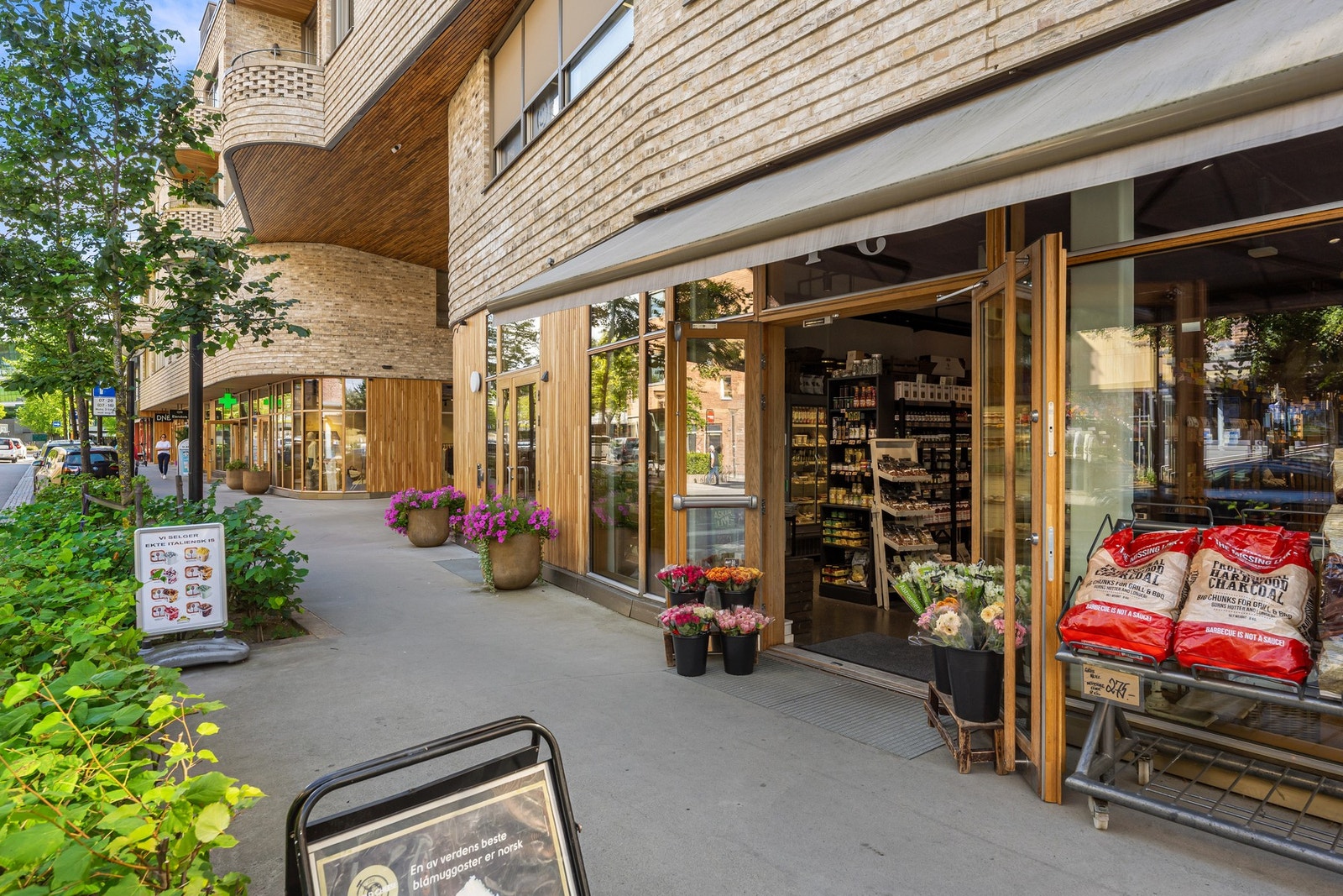 Asker sentrum er et administrativt senter i Asker kommune og er en aktiv kjerne med alt du trenger av servicetilbud. Galleribilde