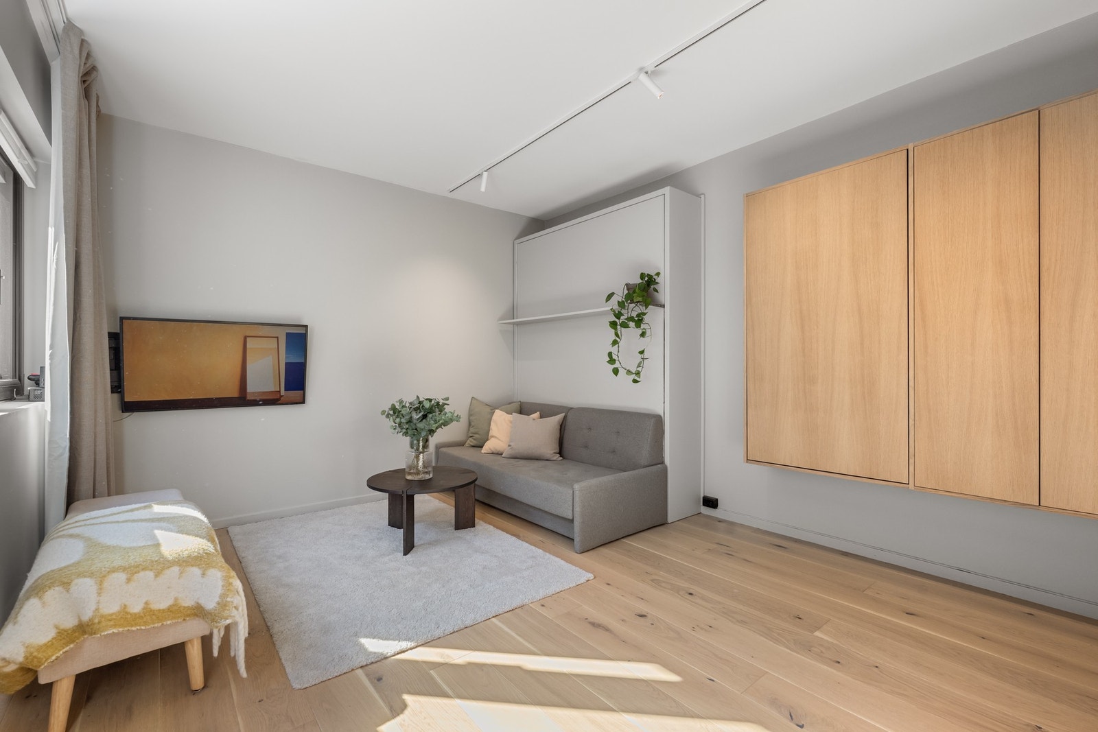 Lyst oppholdsrom med fleksible løsninger Galleribilde