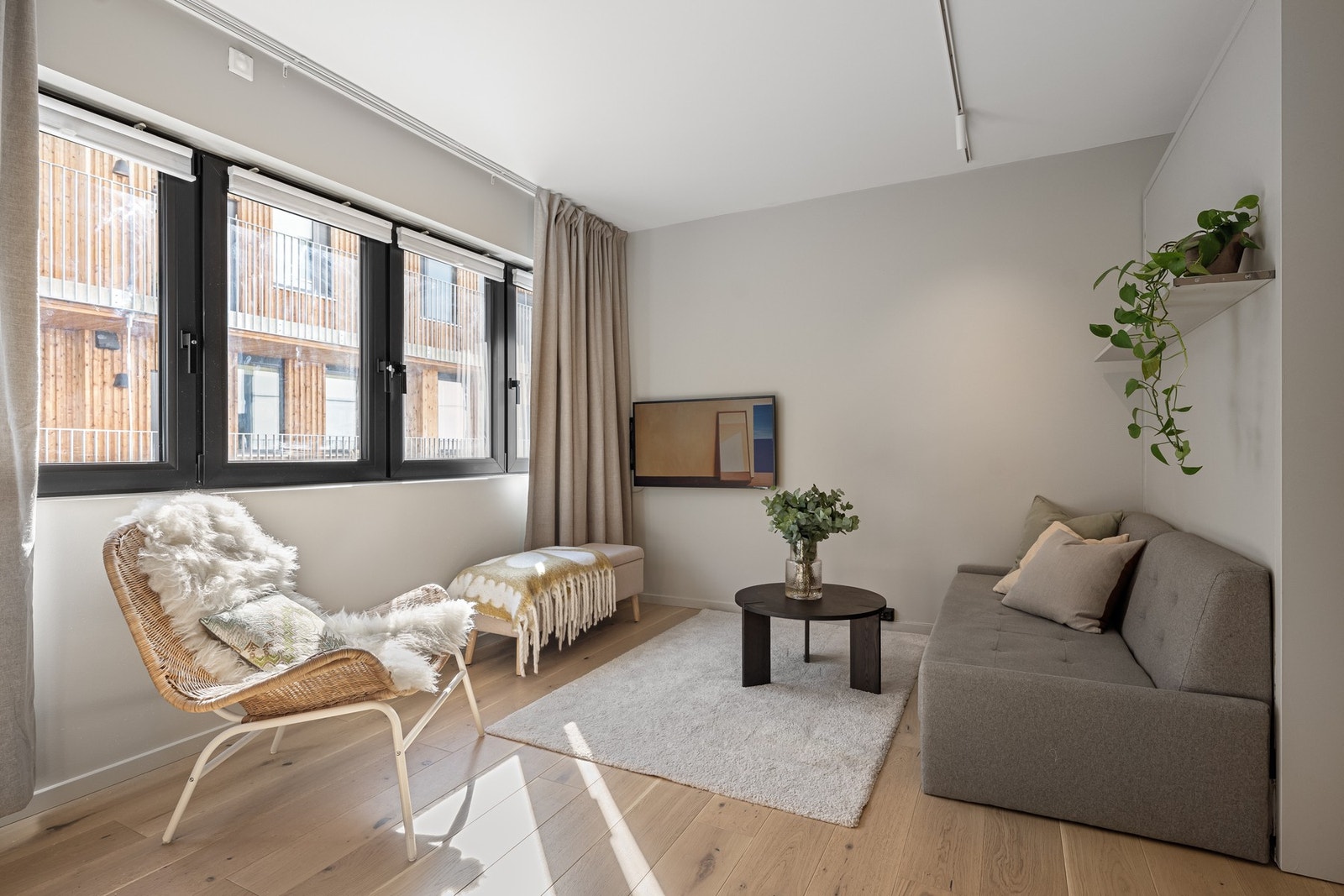 Lyst oppholdsrom med fleksible løsninger Galleribilde