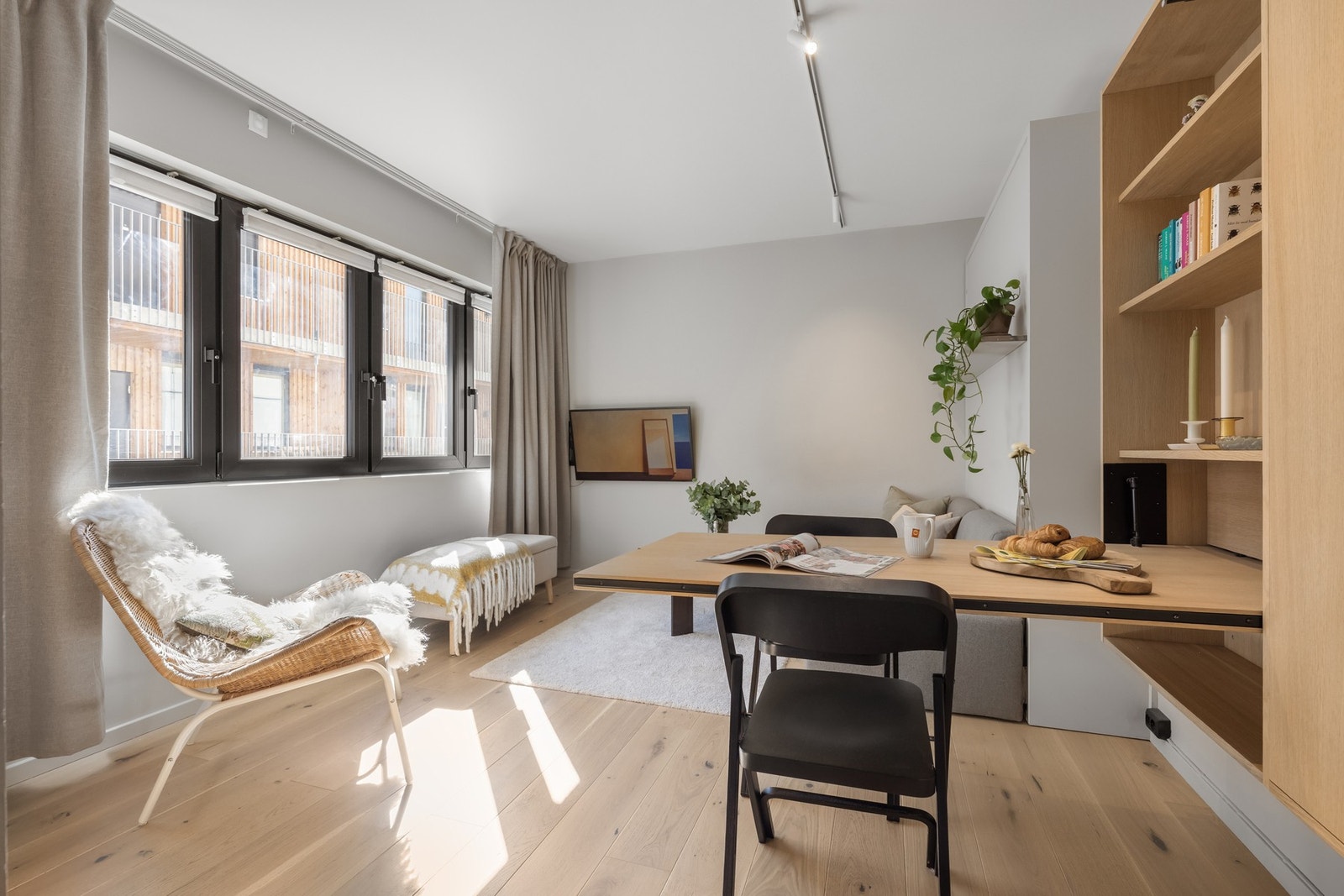 Lyst oppholdsrom med fleksible løsninger Galleribilde