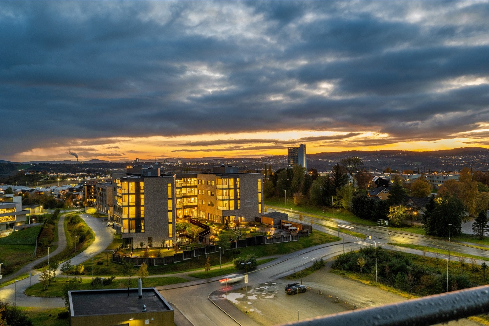 Dette er utsikten fra balkongen med utgang fra stue. Galleribilde
